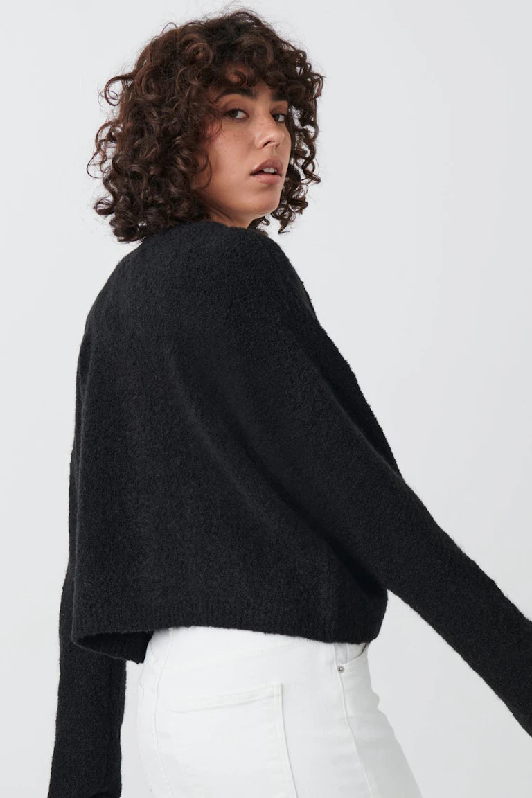 213889000