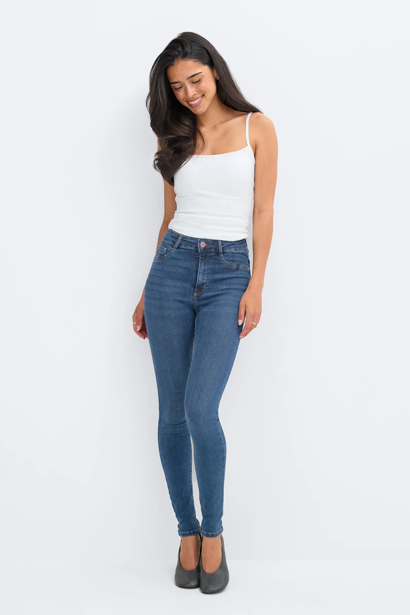 Jeans för dam REA - Shoppa billiga jeans online