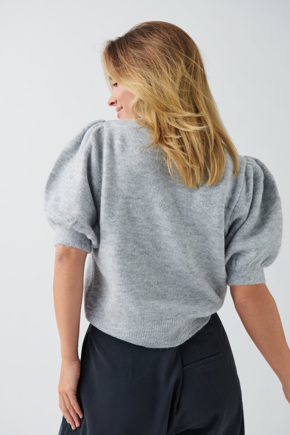 トップス BIBIY ANNA PUFF TOP GREY Knitted puff sleeve top - Grey - Women - Gina Tricot