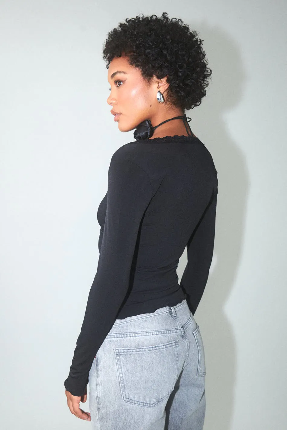 Lace trim bow top - Black - Women - Gina Tricot
