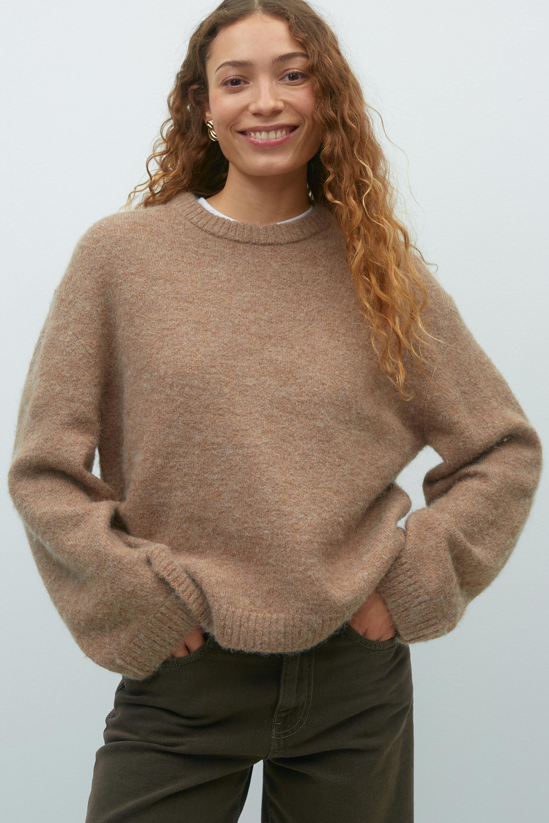 Crew neck knitted sweater