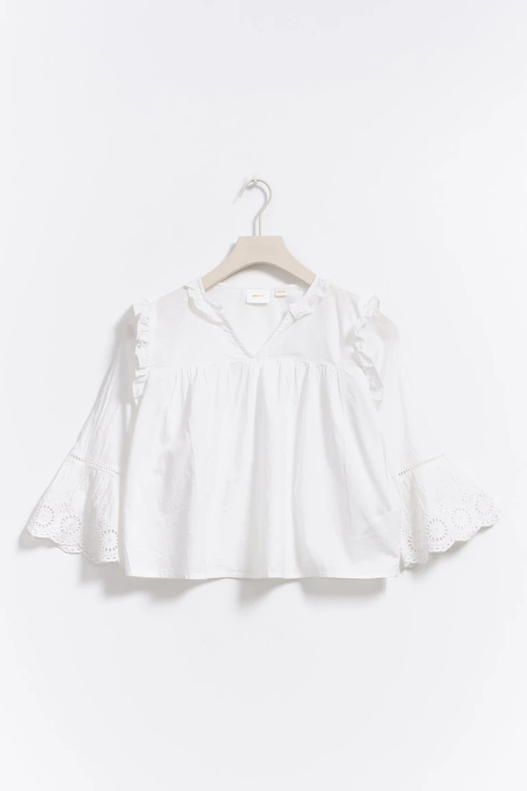 230181000