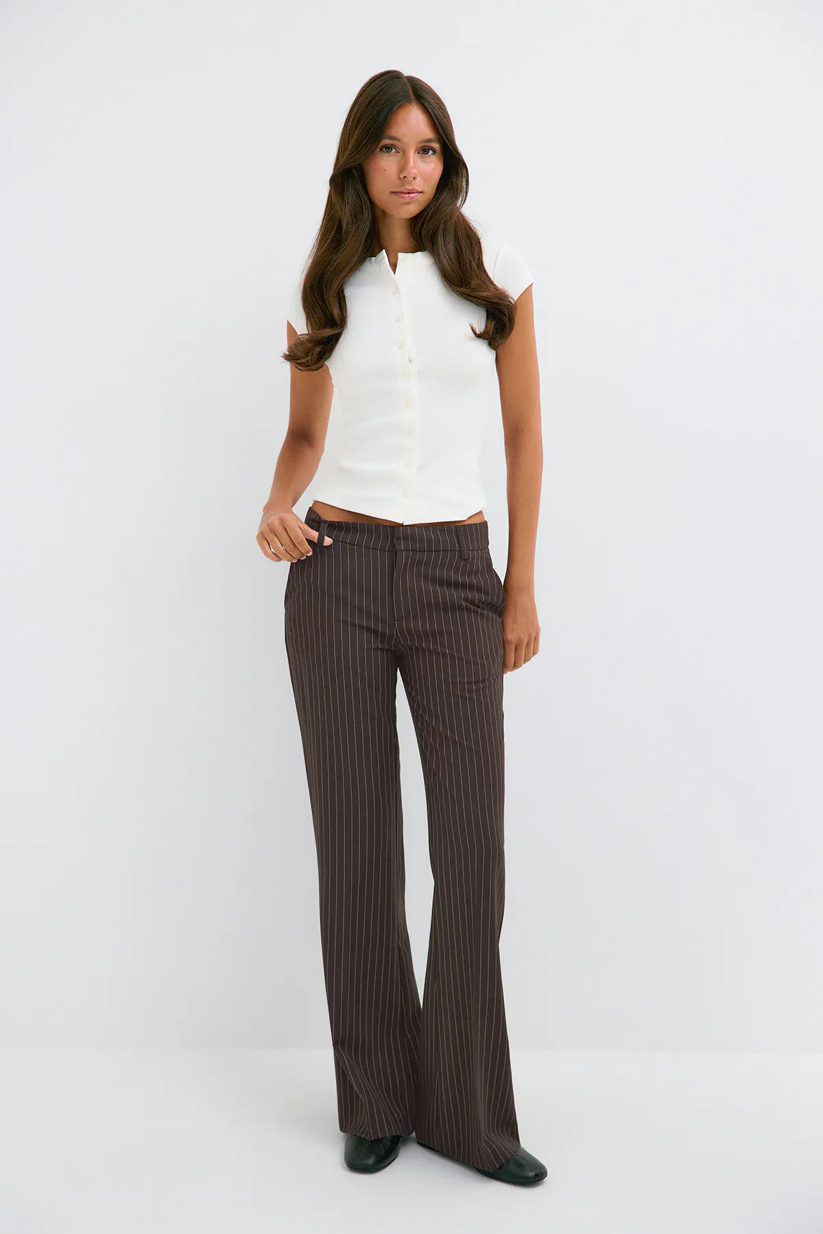 Relaxed bootcut trousers — byxor med fickor från Gina Tricot