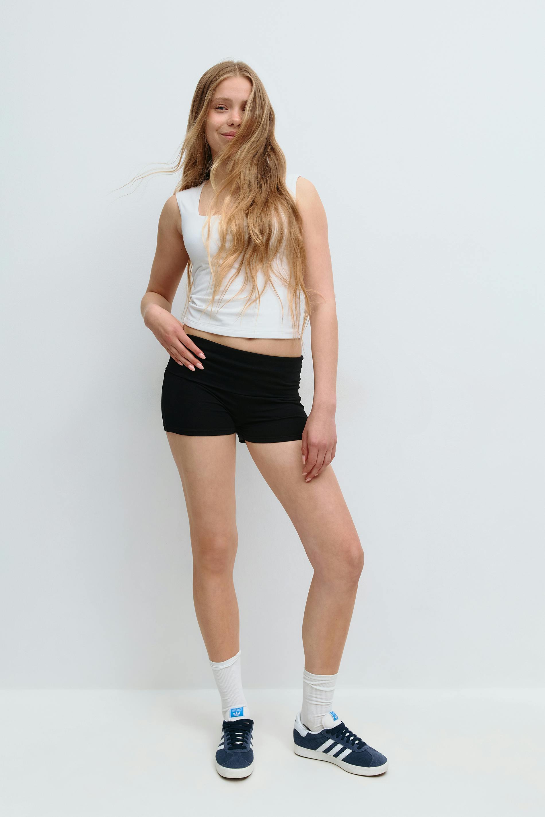 Gina Tricot - y low waist yoga shorts - korte broeken - Zwart - 146/152 - Meisje