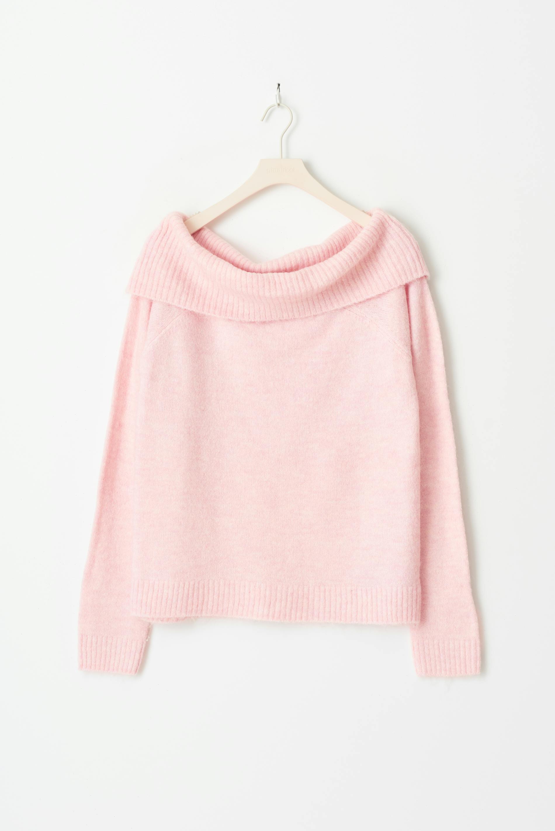 Y kn off shoulder sweater