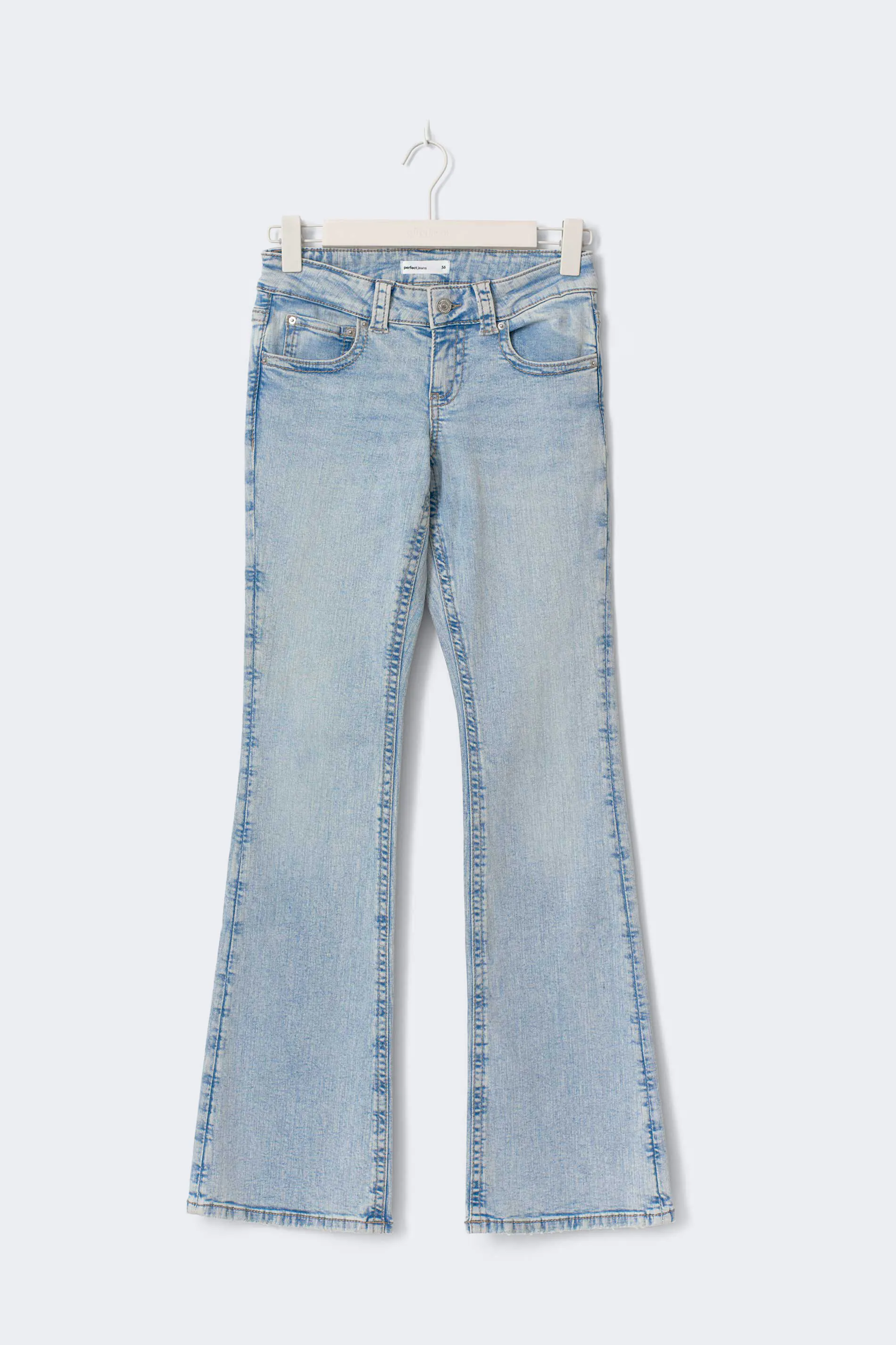 Gina Tricot - Y2k petite bootcut jeans - Flare & bootcut jeans - Blå - 38 - Dame