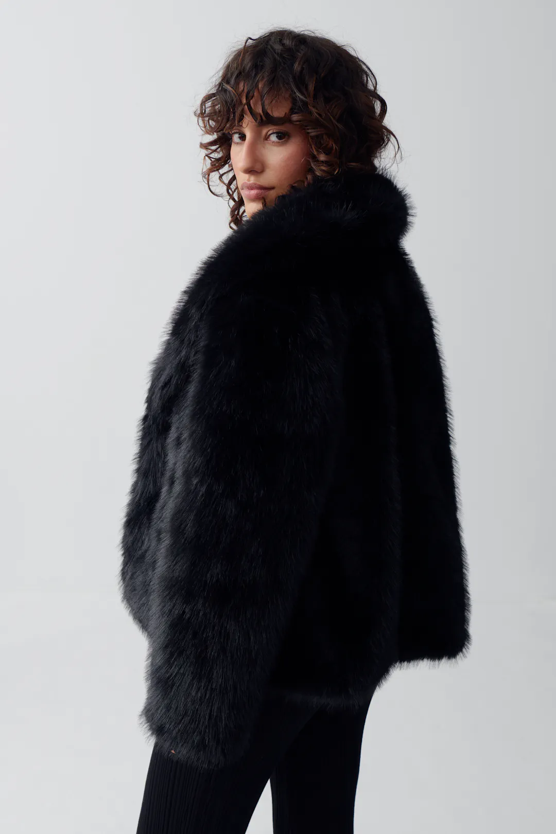 Faux fur coat - Black - Women - Gina Tricot