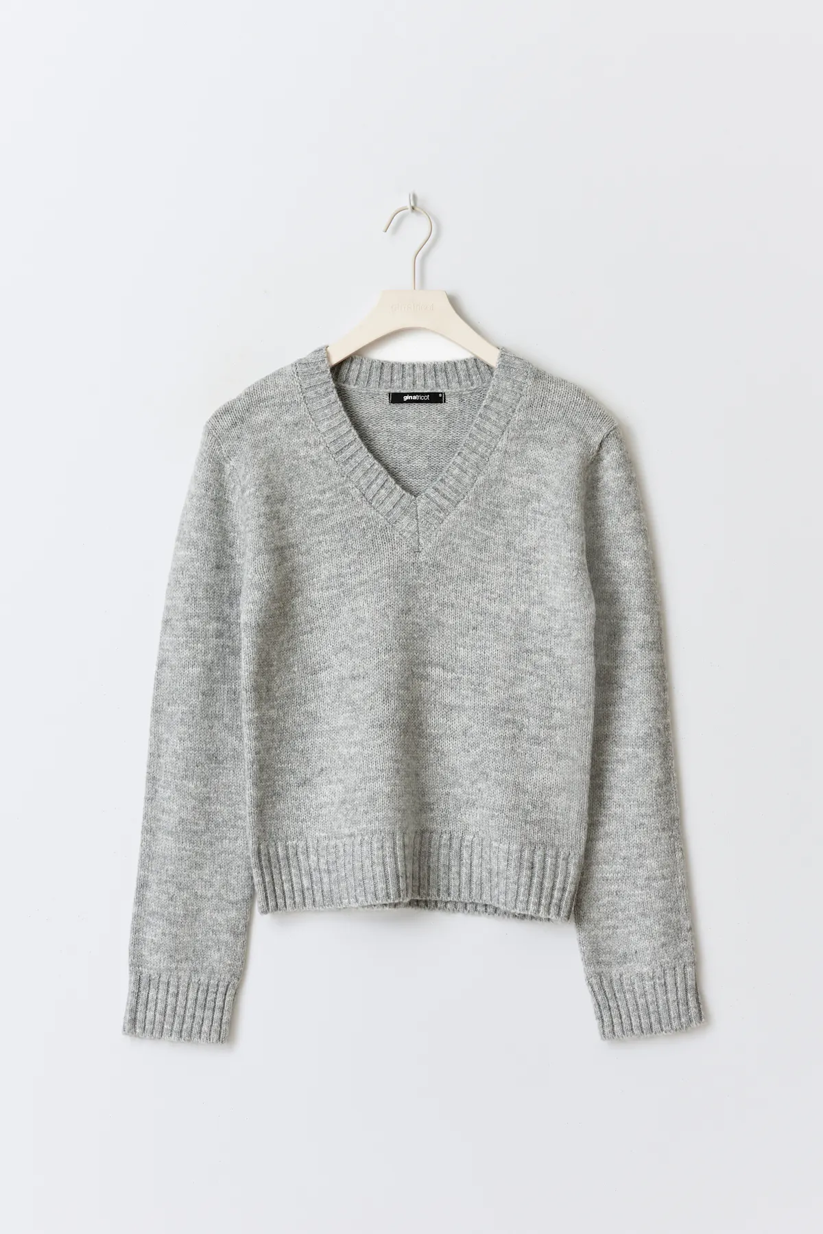 V-neck knitted sweater - Grey - Women - Gina Tricot