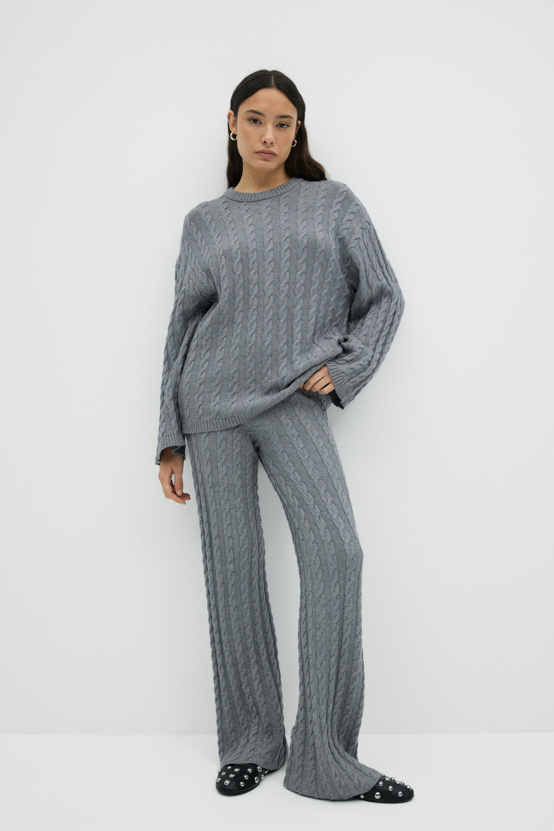 Läs mer om Knitted cable trousers