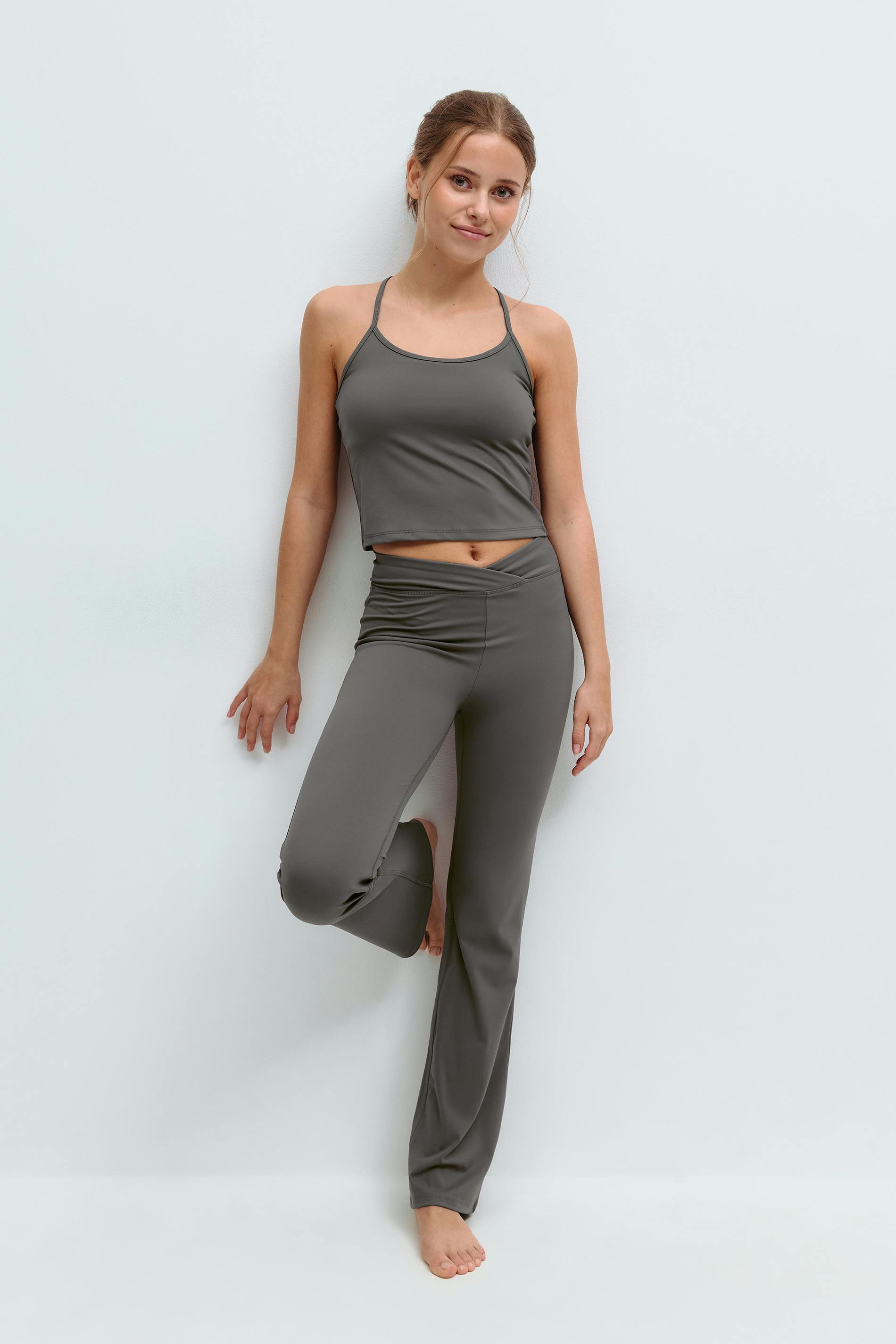 Gina Tricot - y sporty yoga leggings - yoga pants - Harmaa - 170 - Tyttö