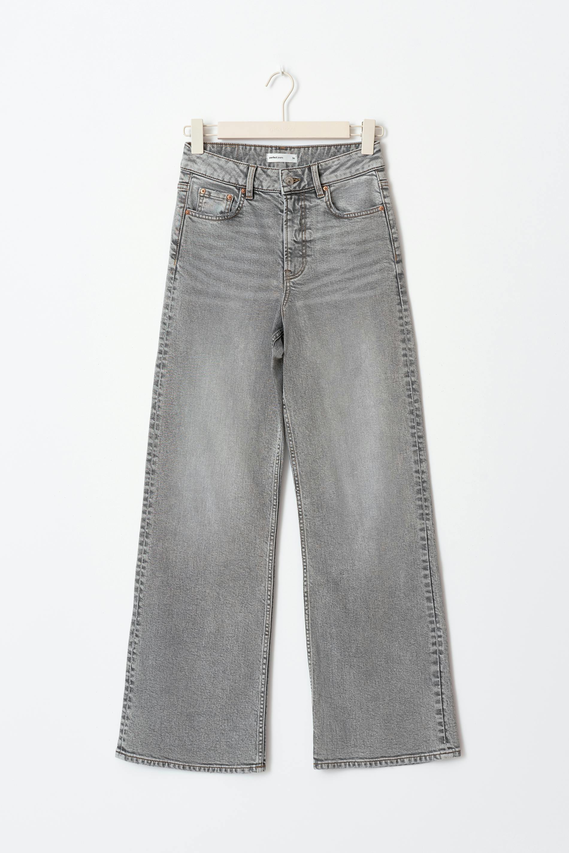 Läs mer om Comfy wide petite jeans