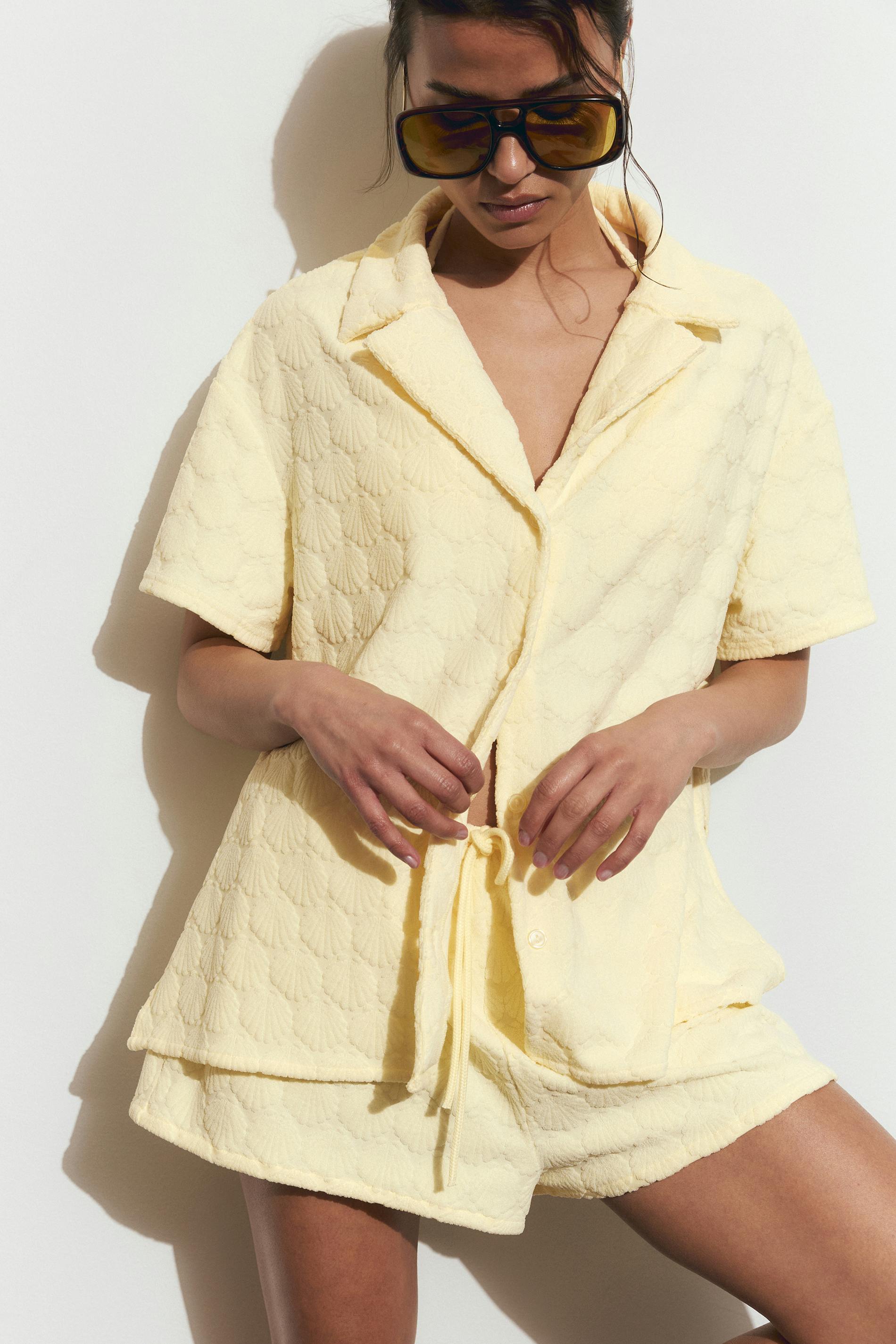Gina Tricot - Beach shirt - Paitapuserot - Keltainen - M - Naiset