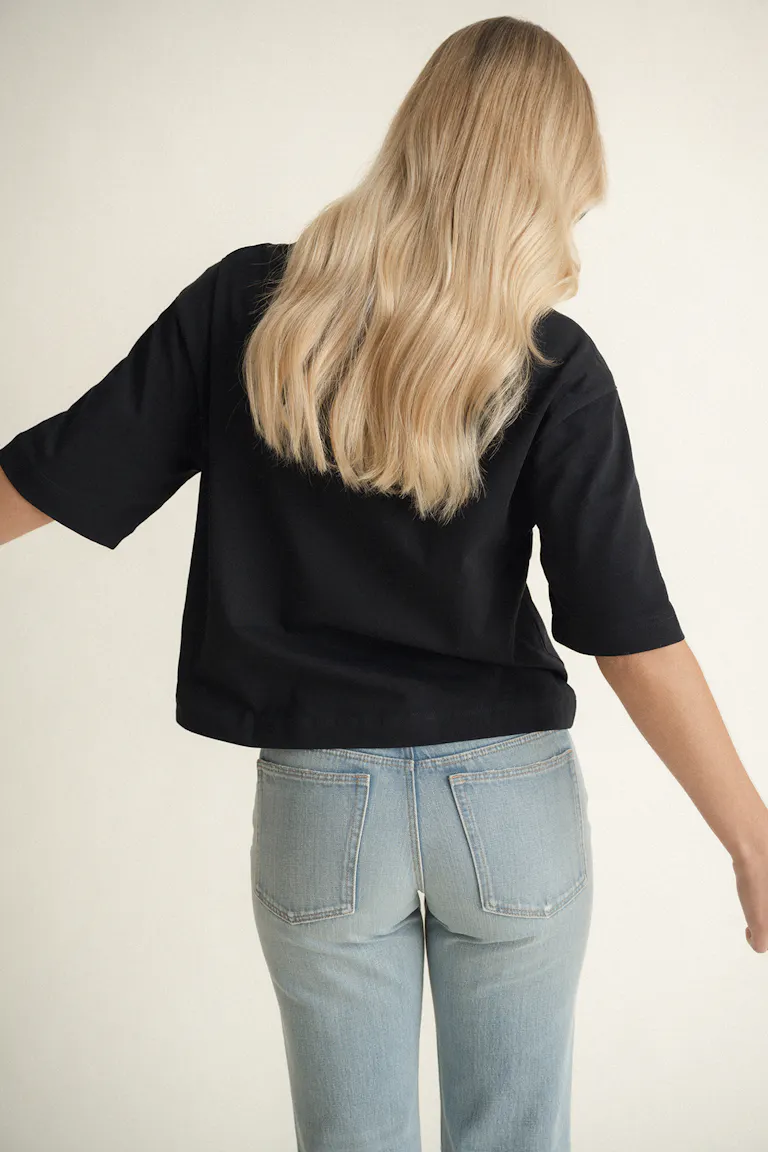 246889000