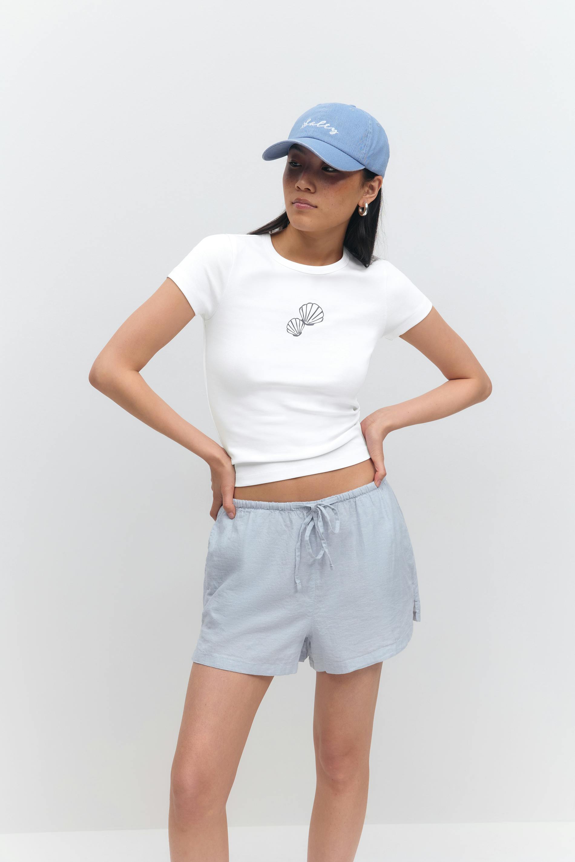 Läs mer om Gina Tricot - Printed tight top - T-shirts med tryck - Vit - XS - Dam