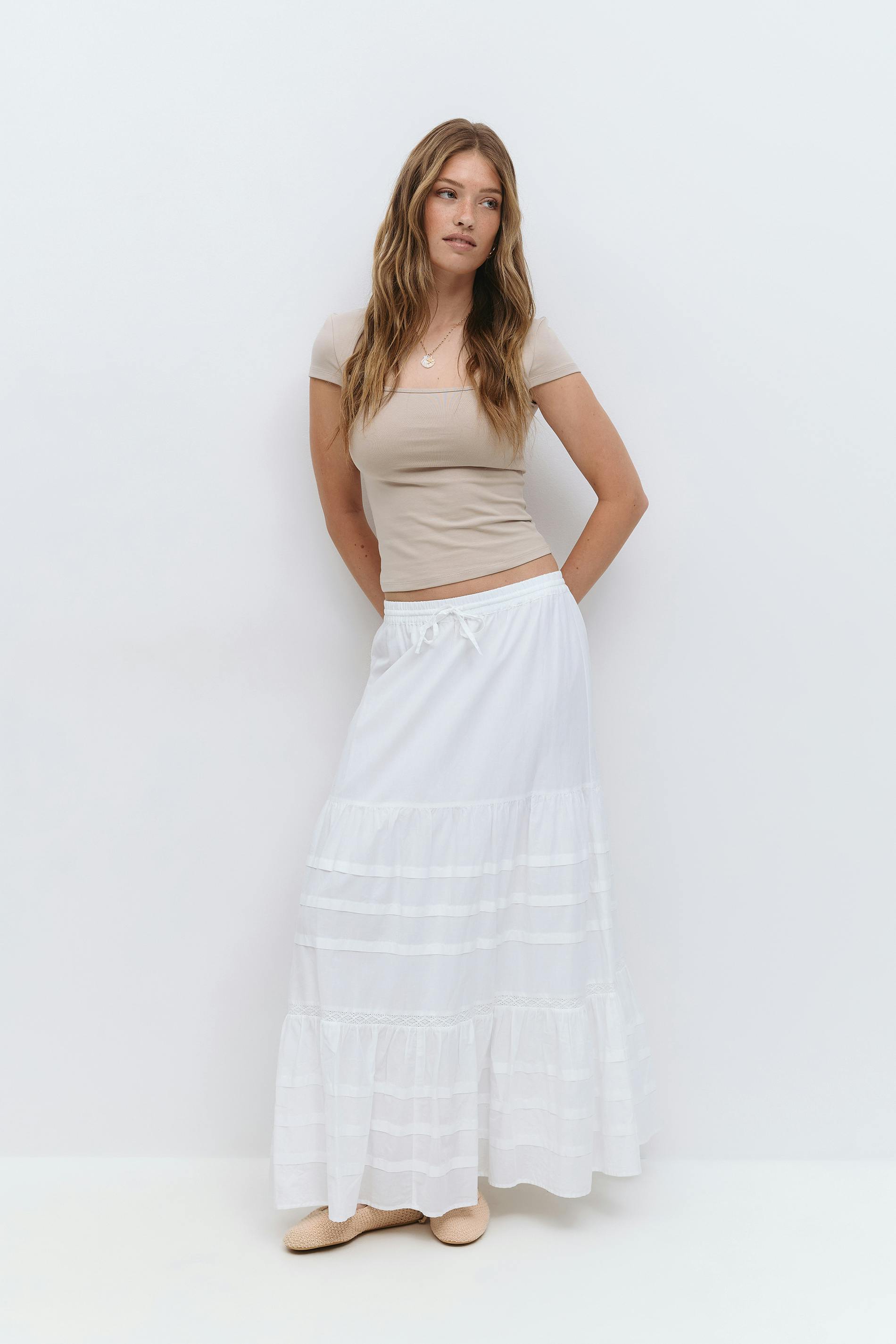 Läs mer om Gina Tricot - Maxi skirt - långkjolar - Vit - XS - Dam