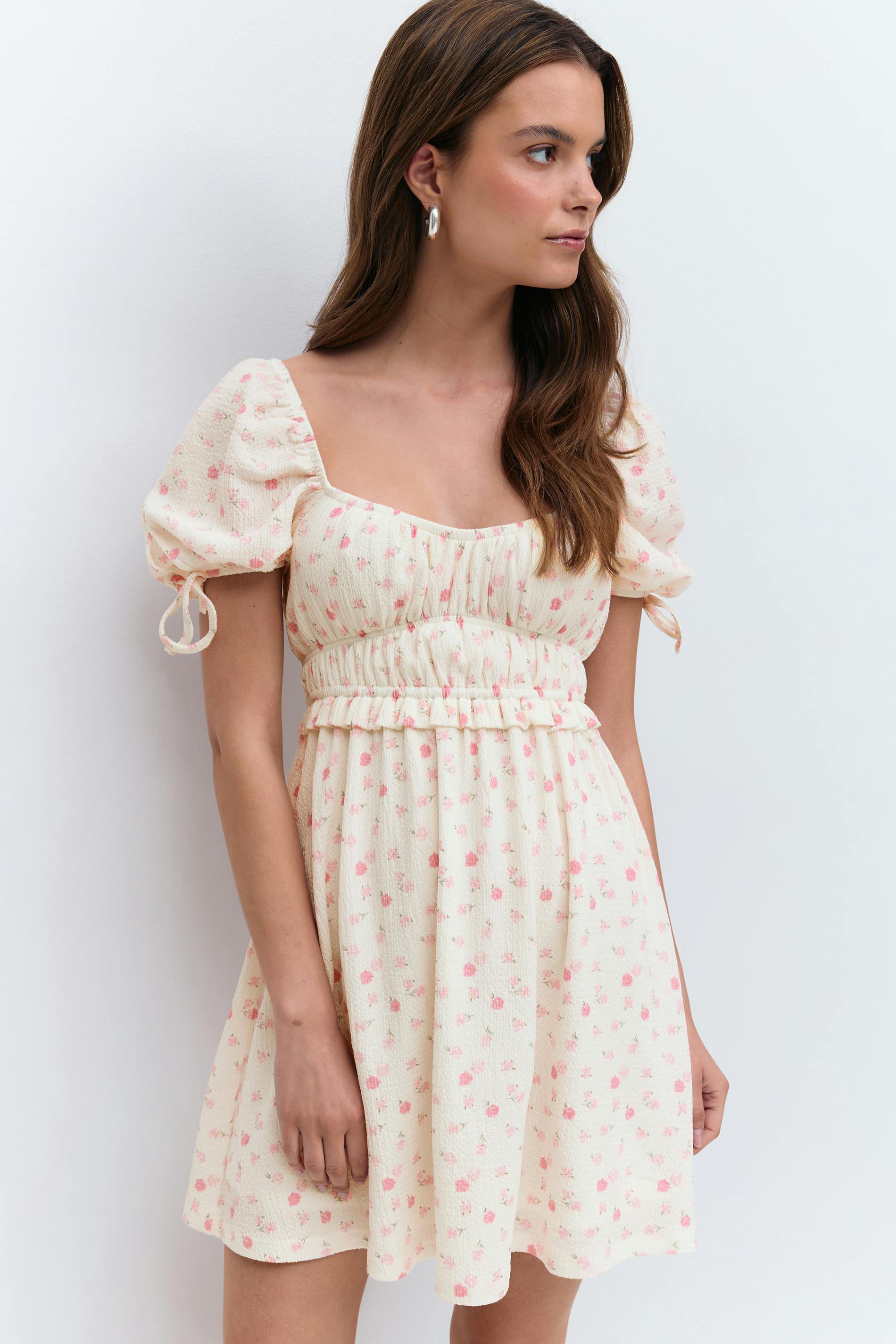 Läs mer om Gina Tricot - Puff sleeve dress - miniklänningar - Rosa - M - Dam