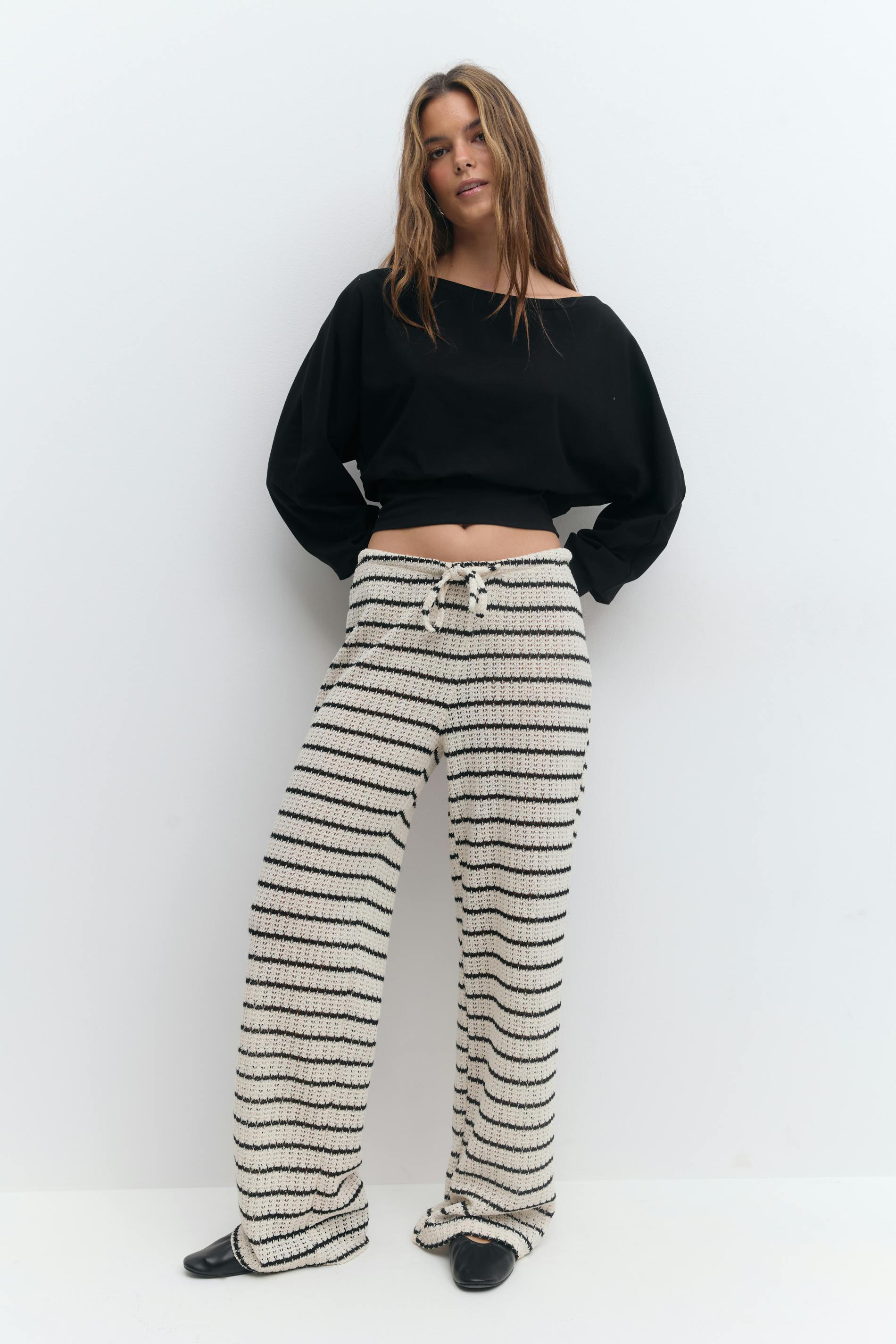 Läs mer om Gina Tricot - Crochet trousers - Vida byxor - Vit - XS - Dam