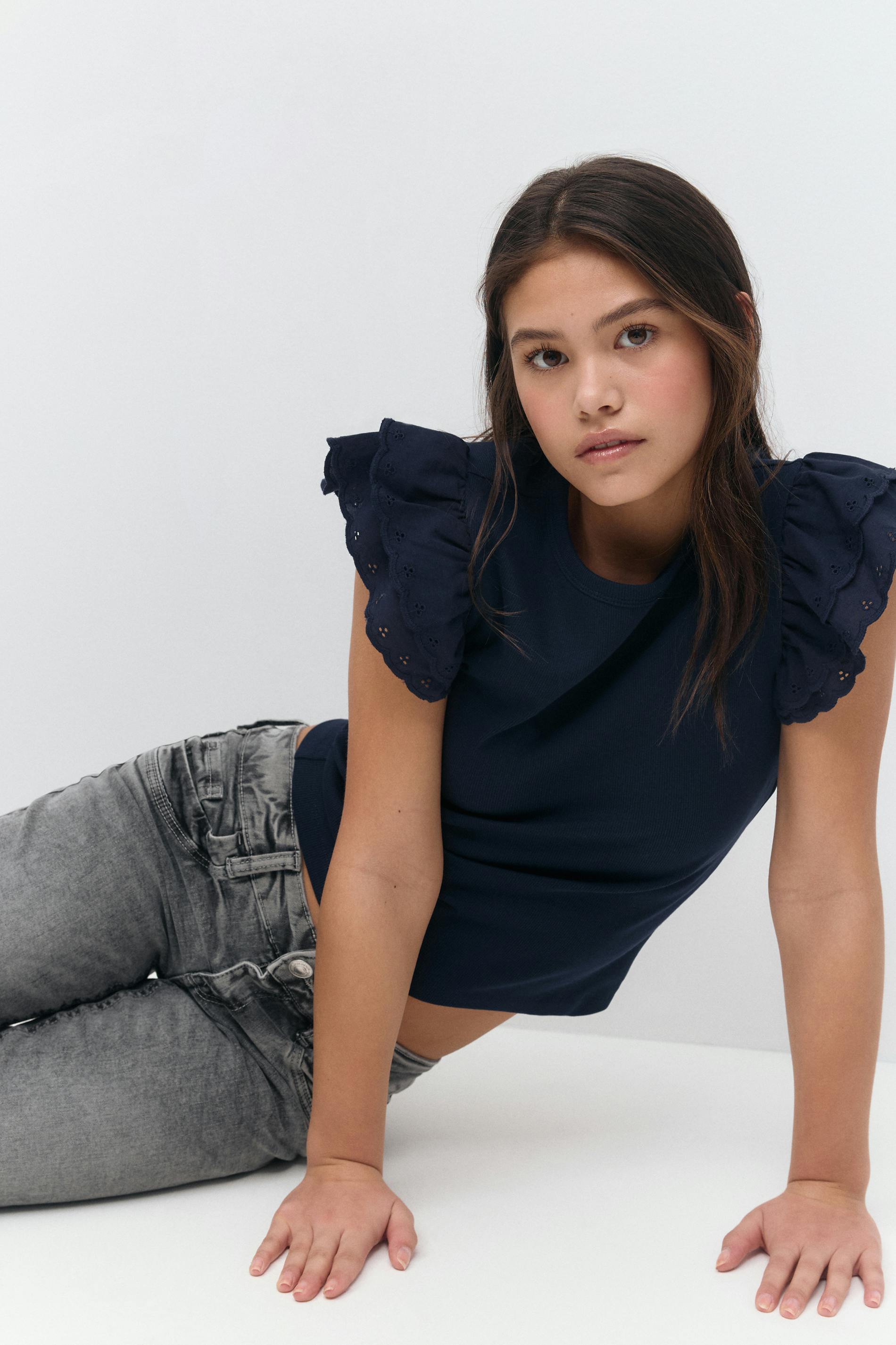 Läs mer om Gina Tricot - Y frill top - överdelar - Blått - 134/140 - Tjej