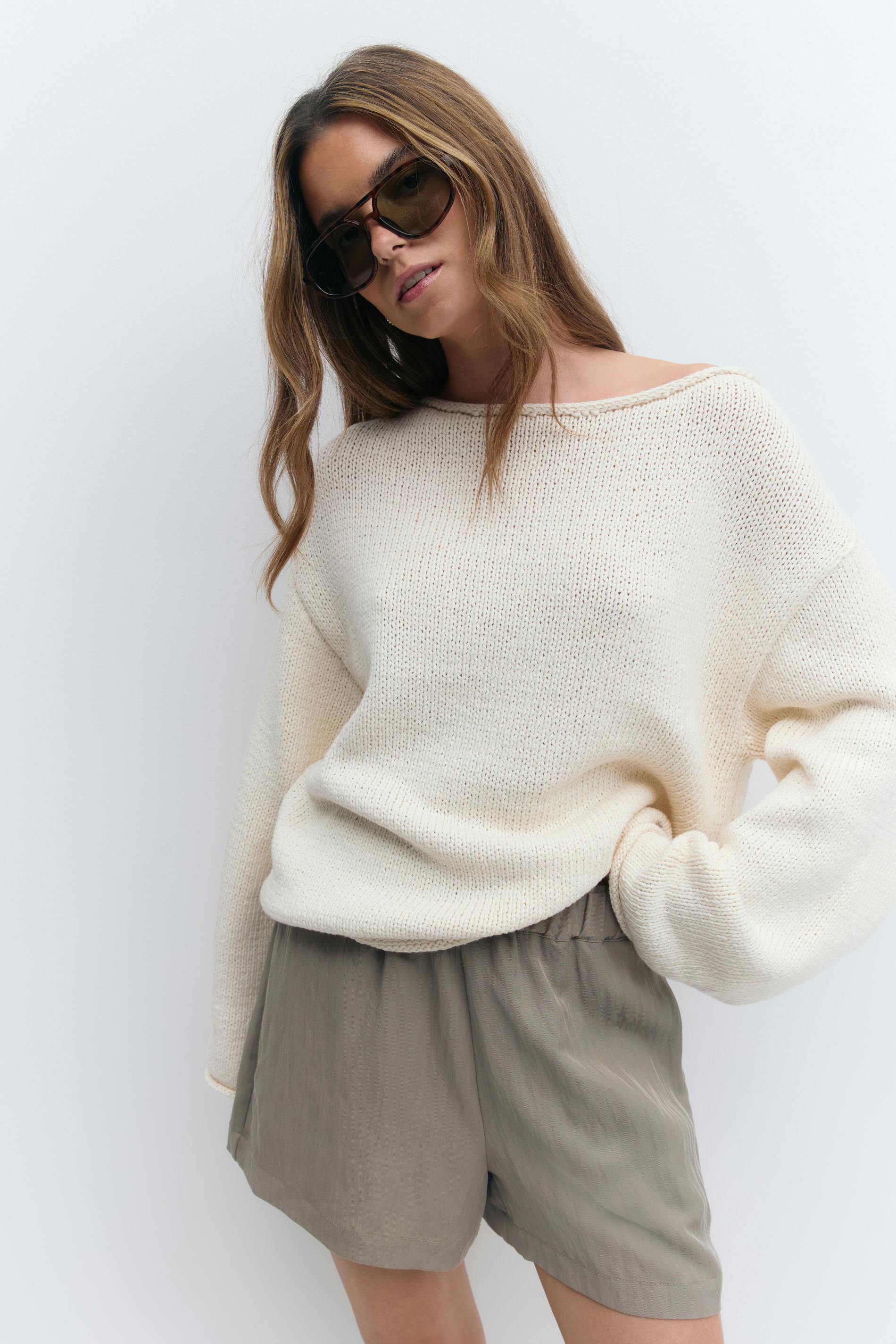 Läs mer om Gina Tricot - Relaxed high waist shorts - shorts - beige - S - Dam