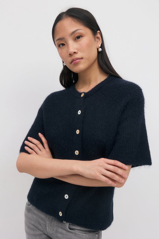 short-sleeve-knitted-cardigan-blau-dame-gina-tricot