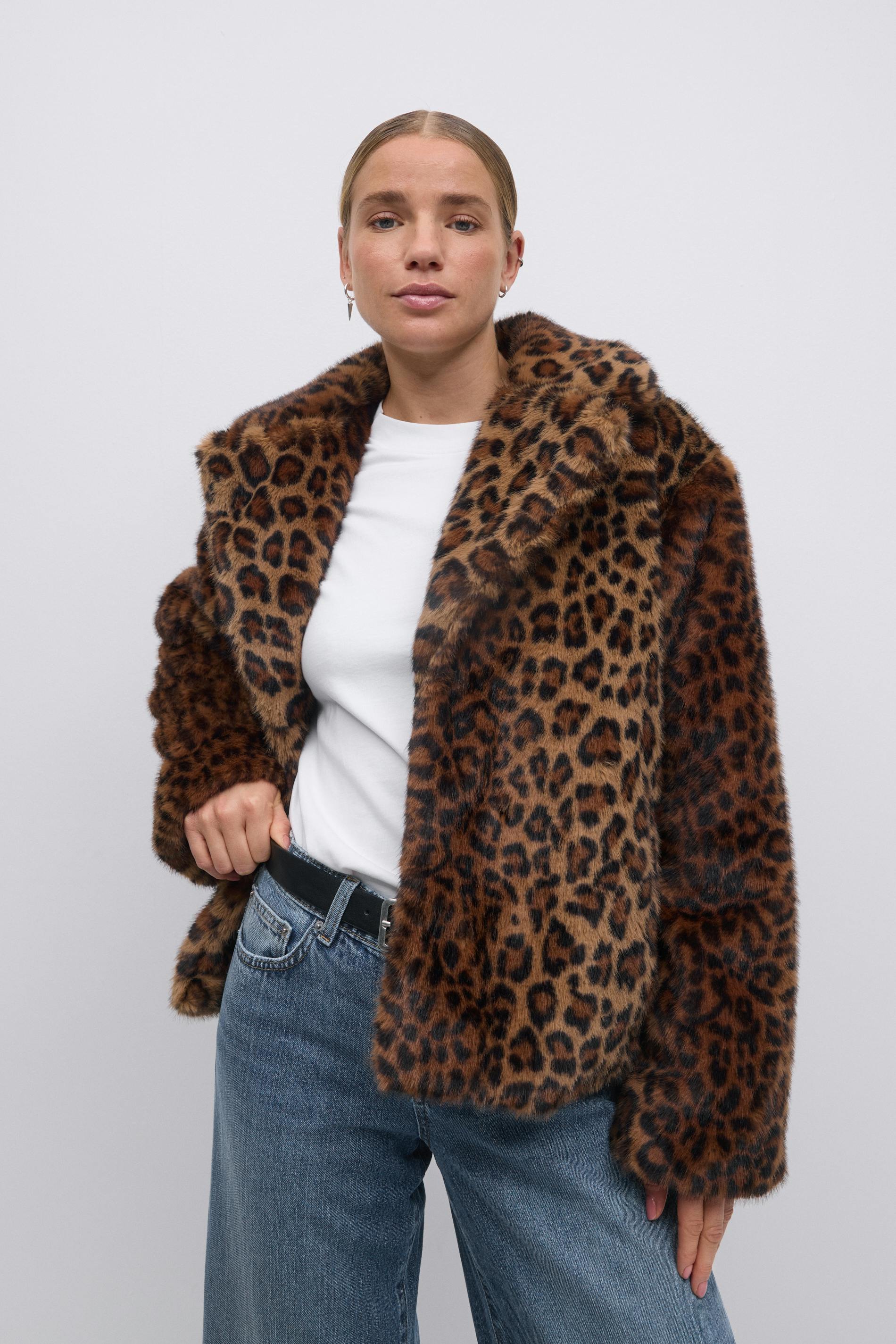 Läs mer om Faux fur jacket