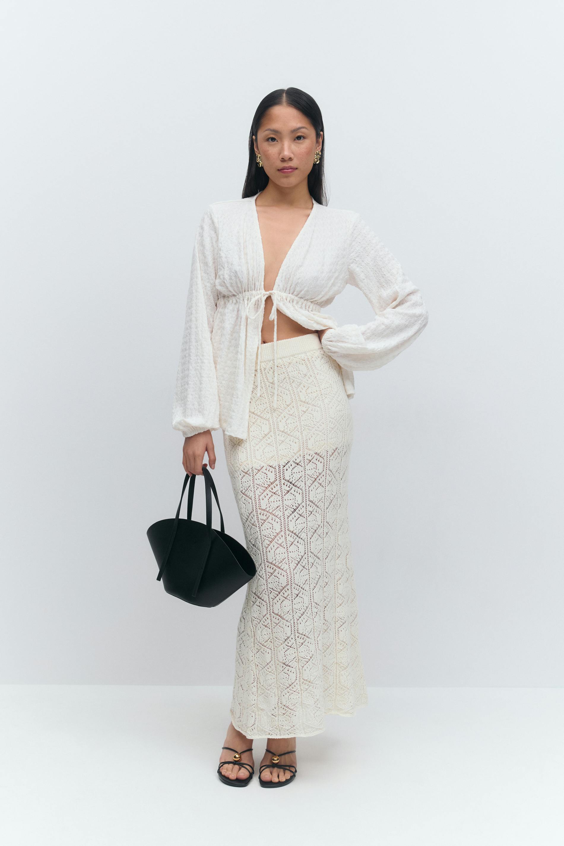 Läs mer om Gina Tricot - Knitted crochet skirt - långkjolar - Vit - L - Dam