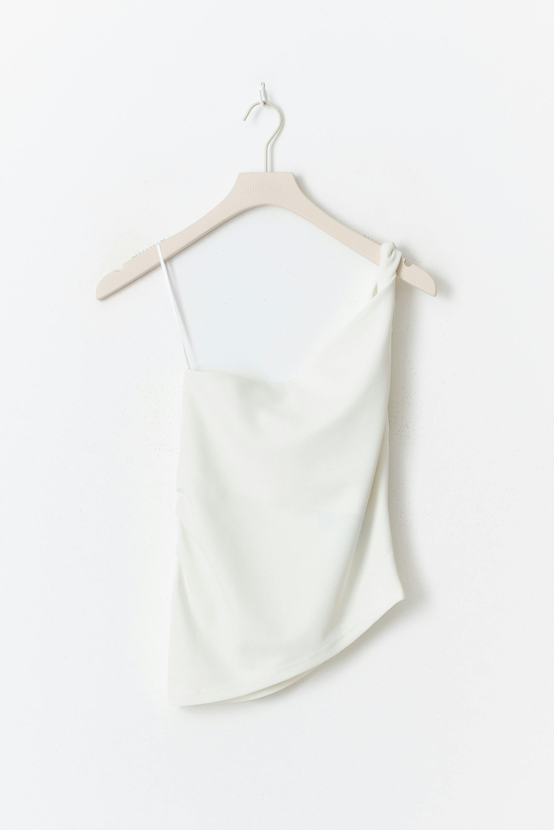 Er va xotin dostlarini jinsiy aloqaga taklif qilishdi.