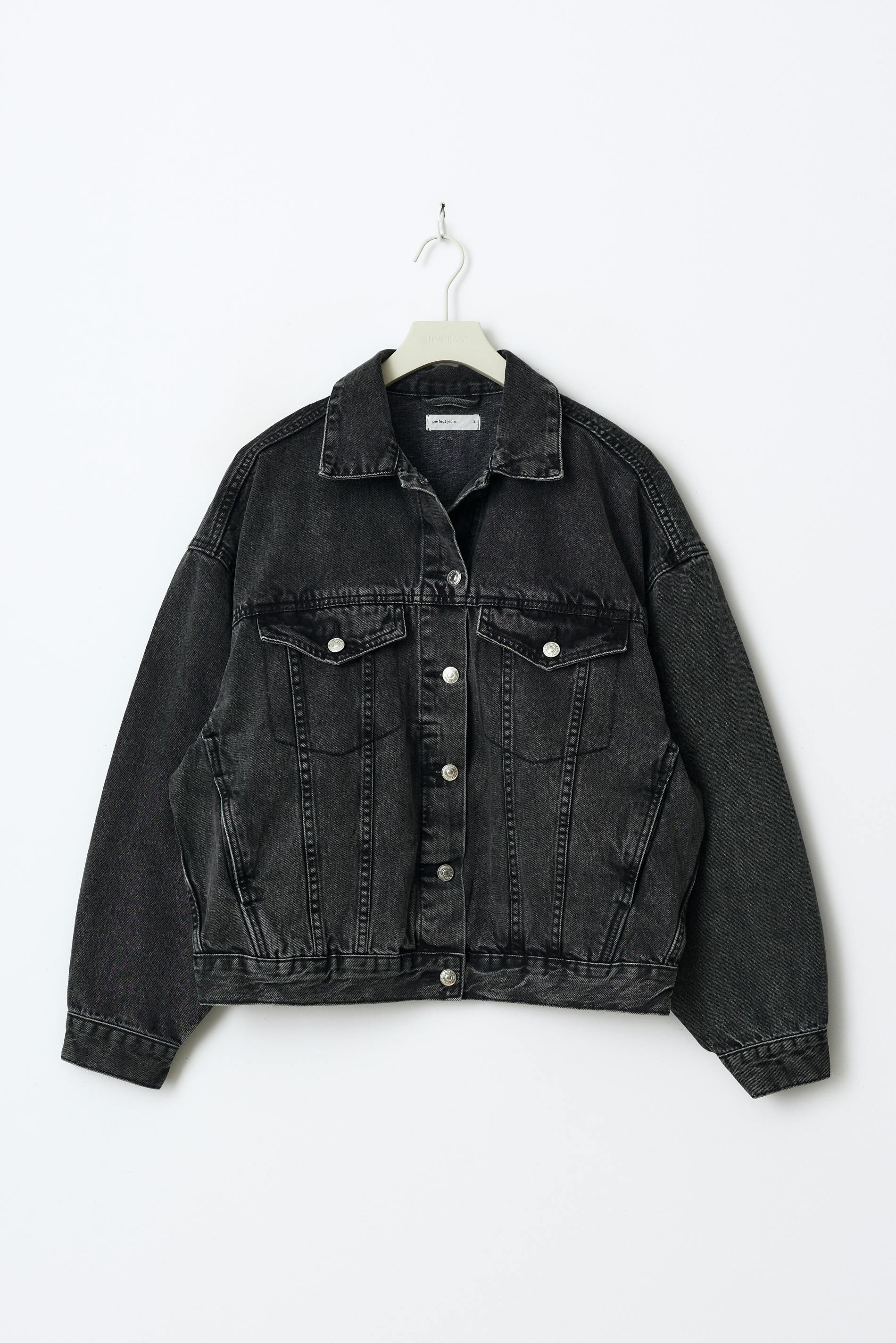 Loose denim jacket