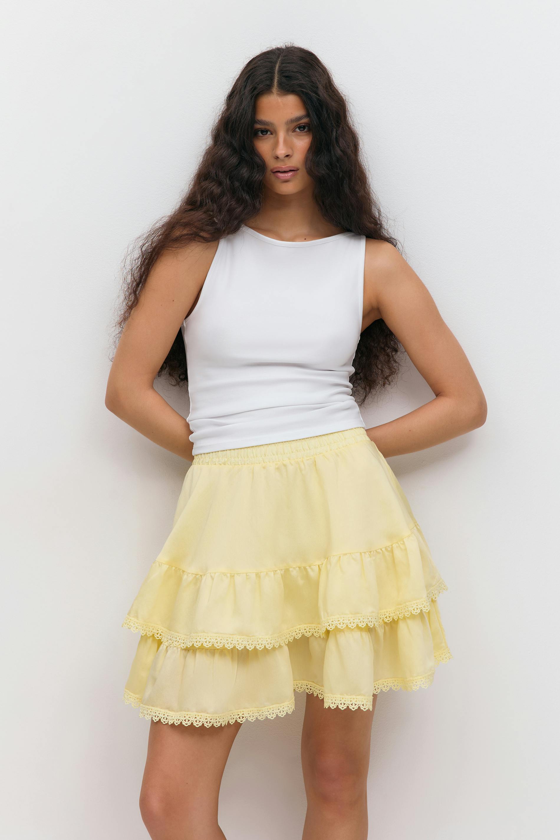 Läs mer om Gina Tricot - Boho mini skirt - minikjolar - Gul - L - Dam