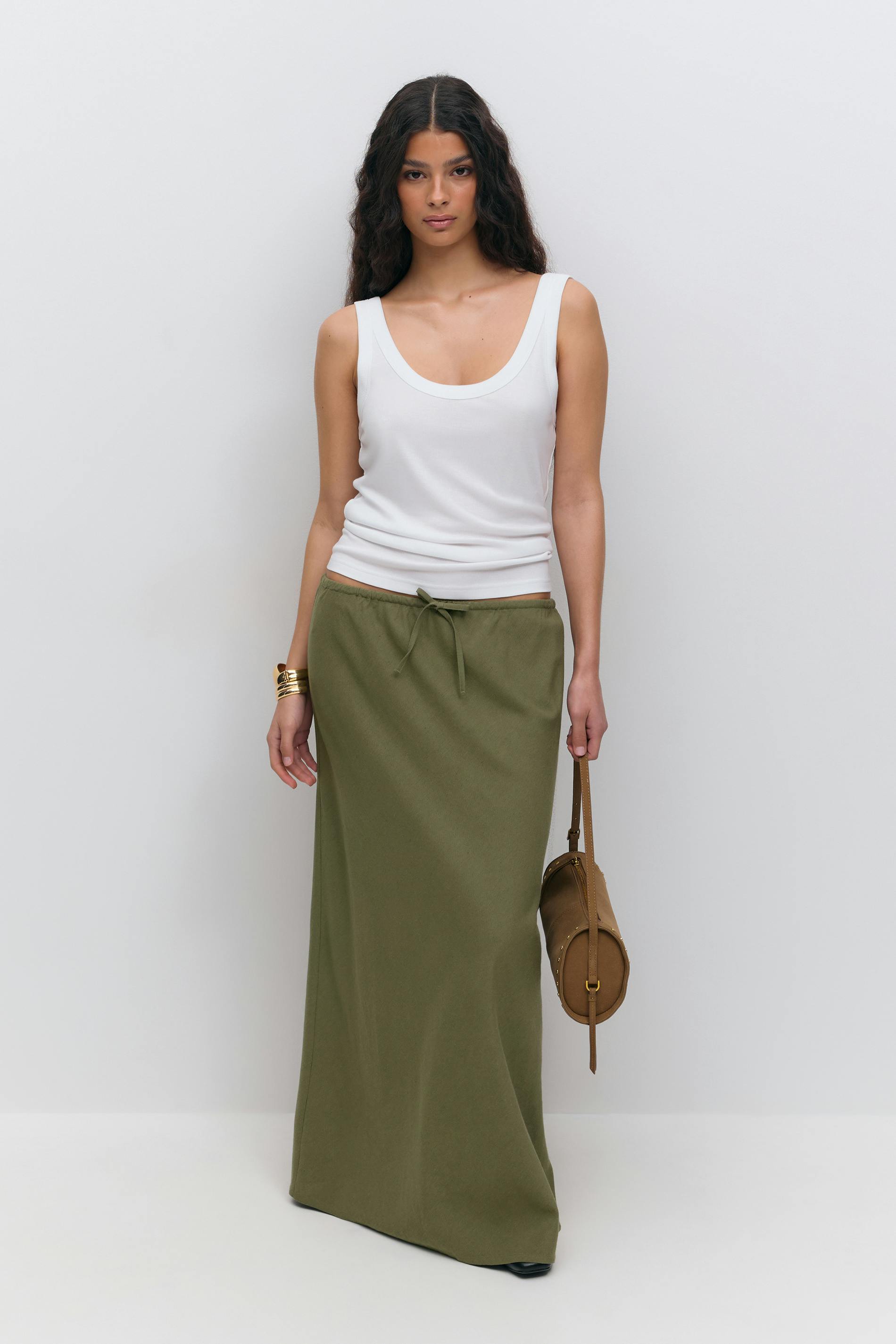 Läs mer om Gina Tricot - Drawstring maxi skirt - långkjolar - Grön - L - Dam