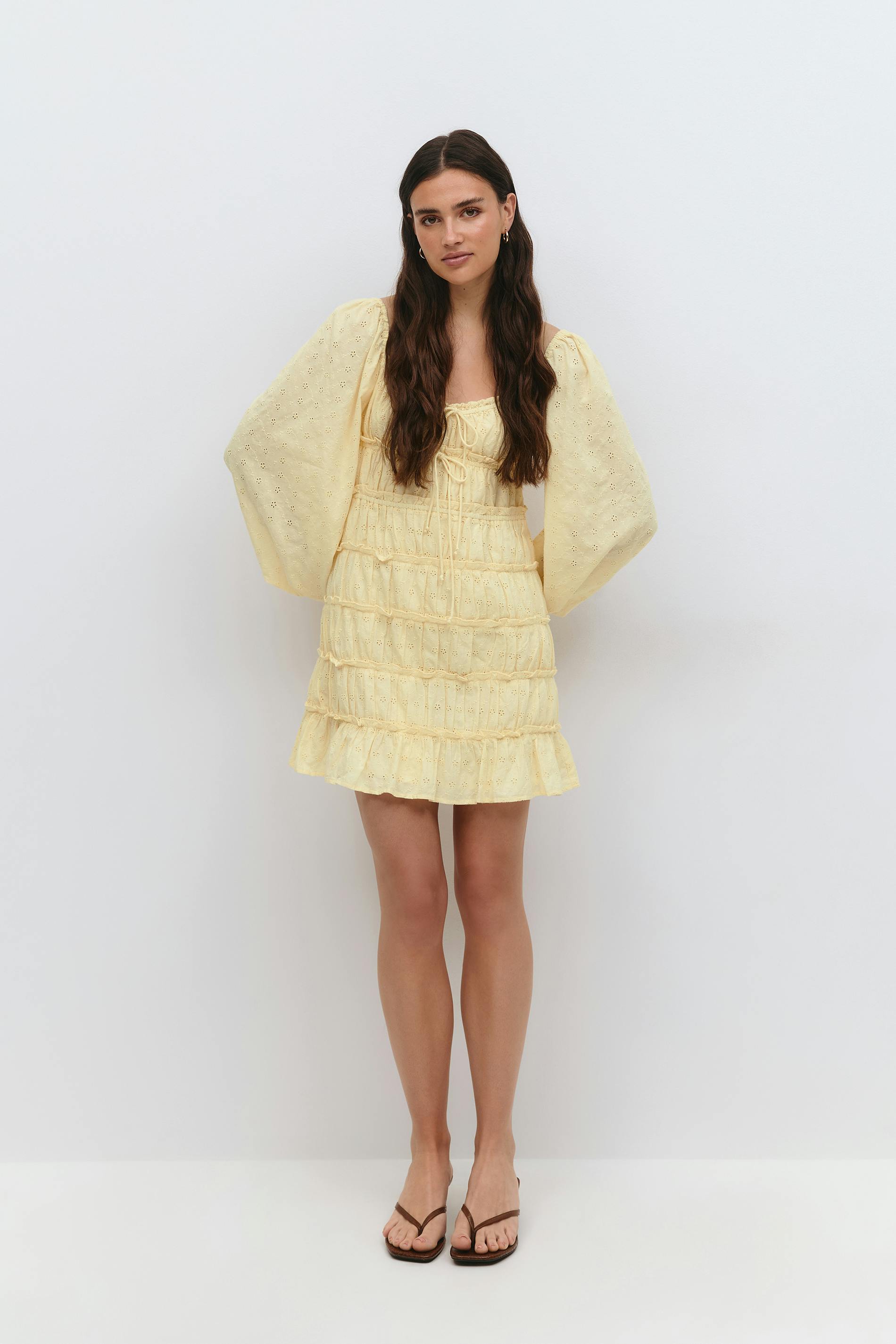 Gina Tricot - Broderie anglais dress - minimekot - Keltainen - 36 - Naiset