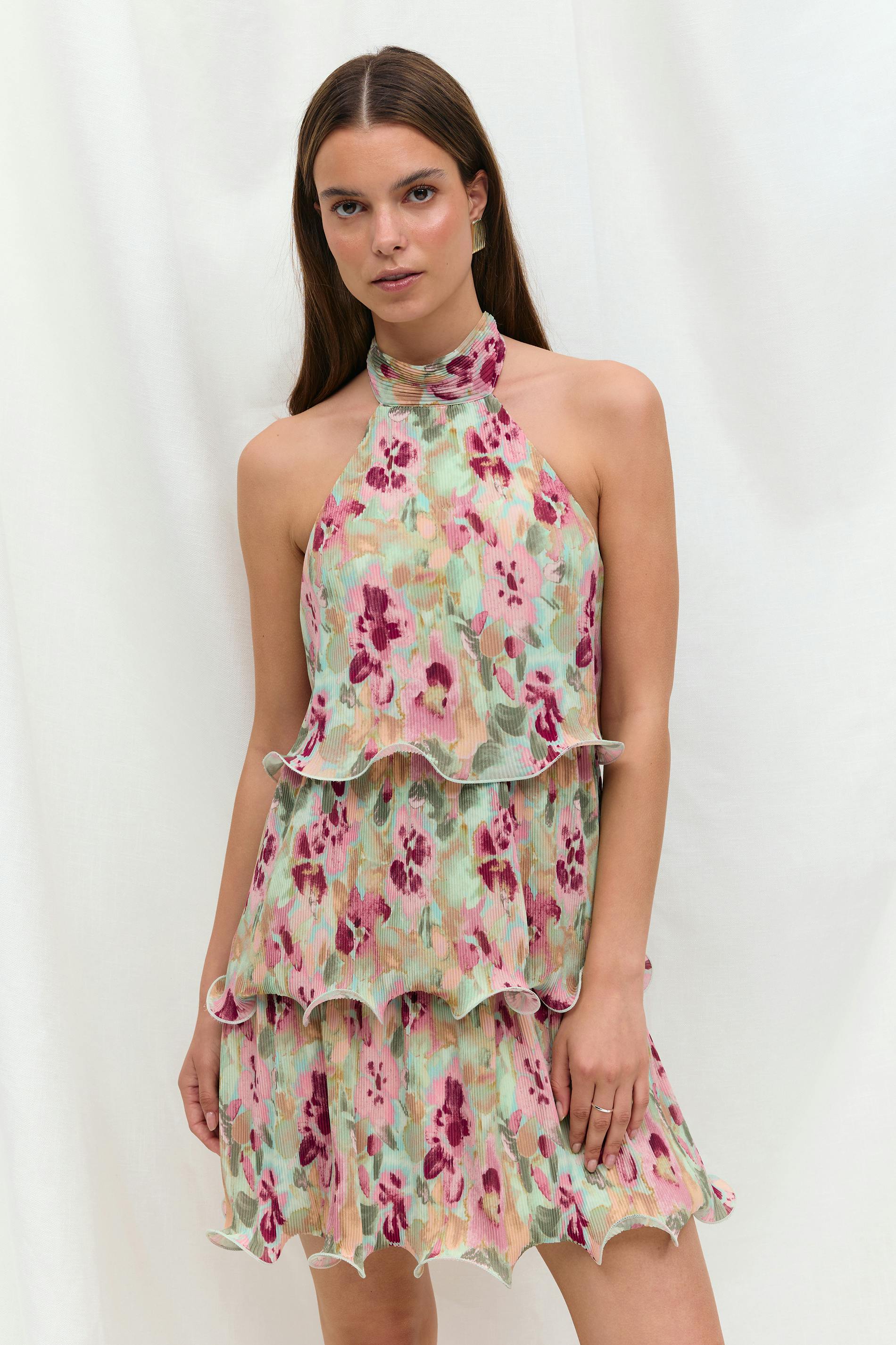 Läs mer om Gina Tricot - Halterneck wave edge dress - blommiga klänningar - Rosa - 36 - Dam