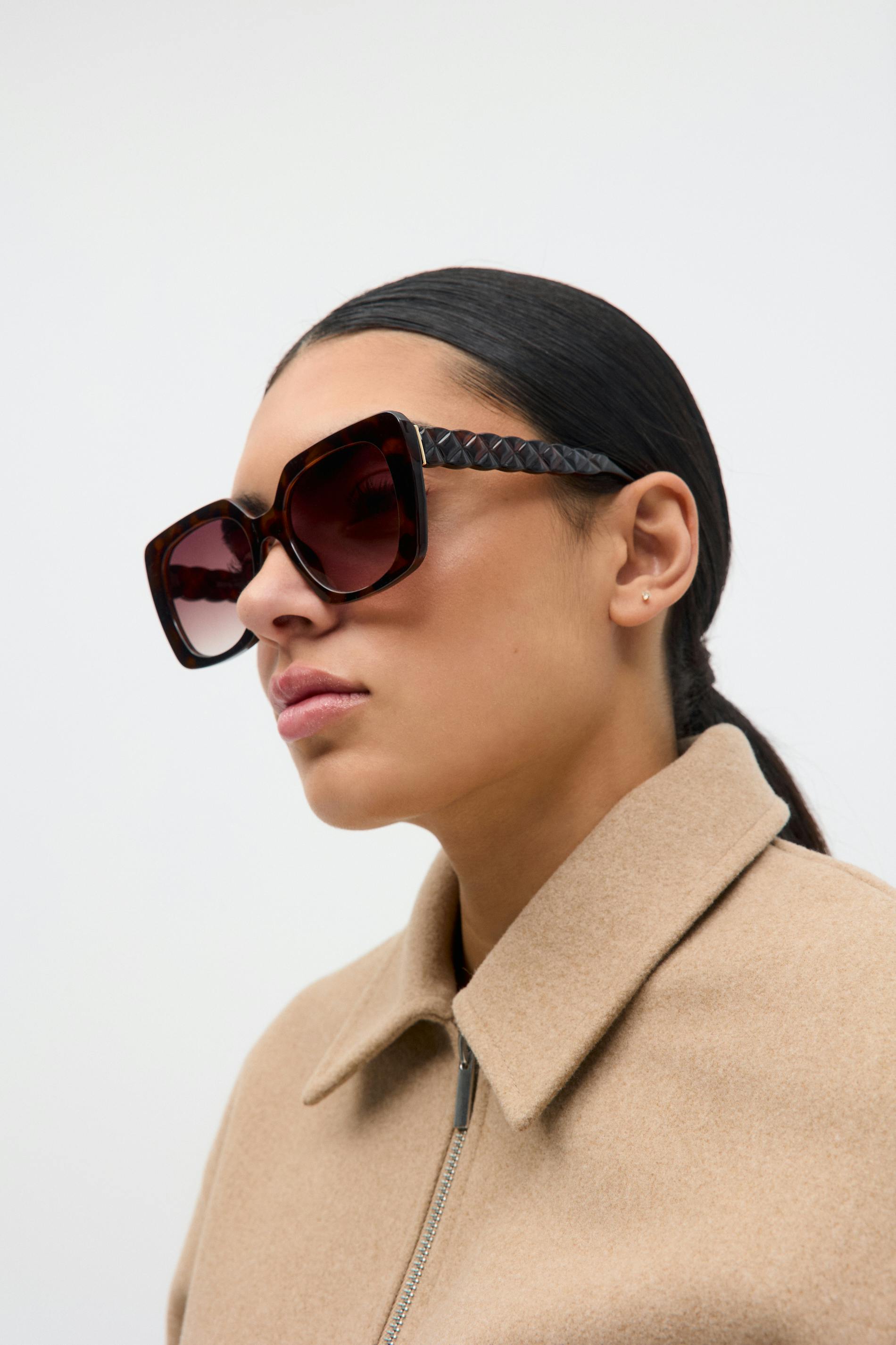 Läs mer om Gina Tricot - Oversized square sunglasses - solglasögon - Brun - ONESIZE - Dam