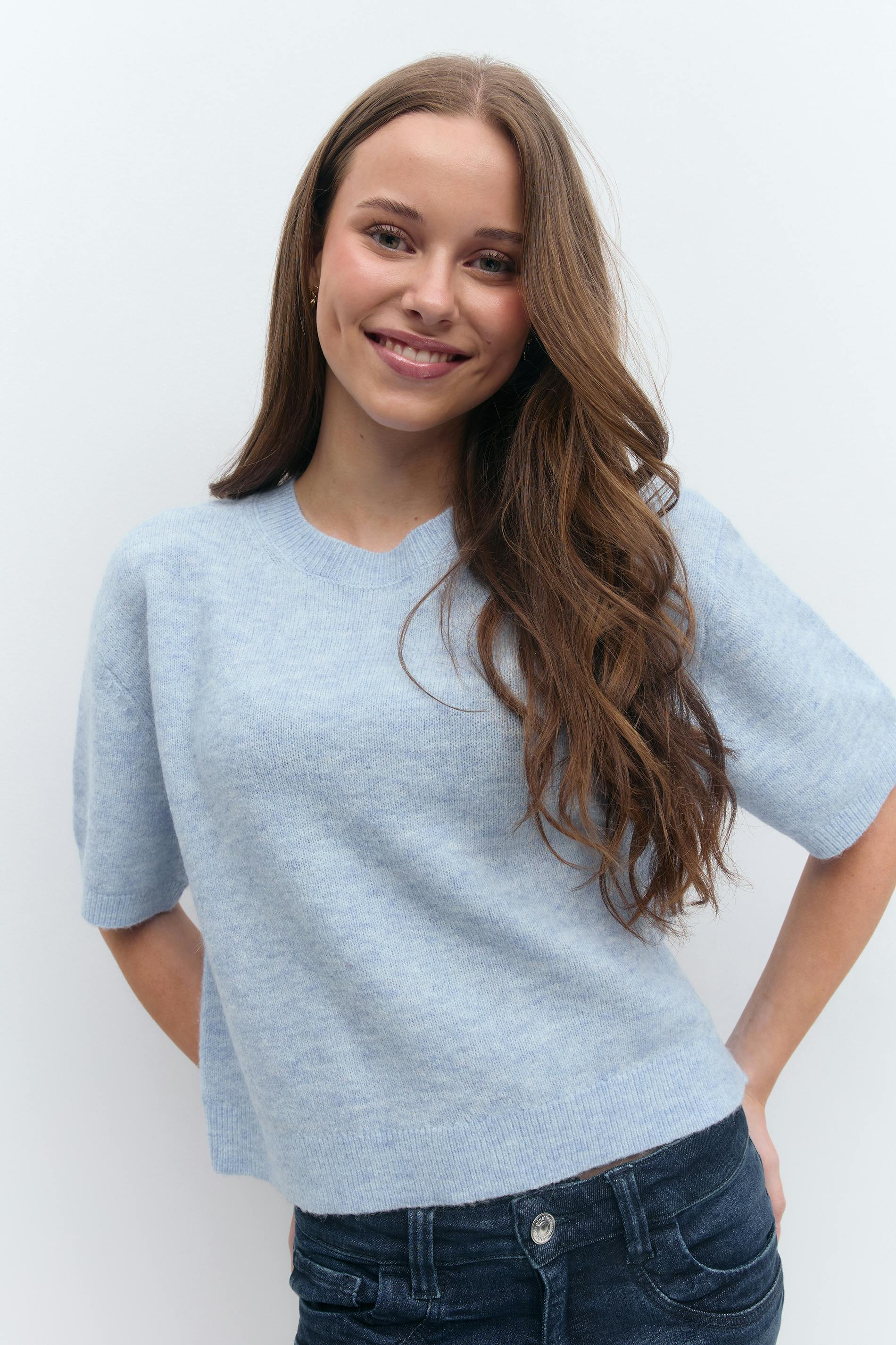 Läs mer om Gina Tricot - Y knitted top - stickade tröjor - Blå - 146/152 - Tjej