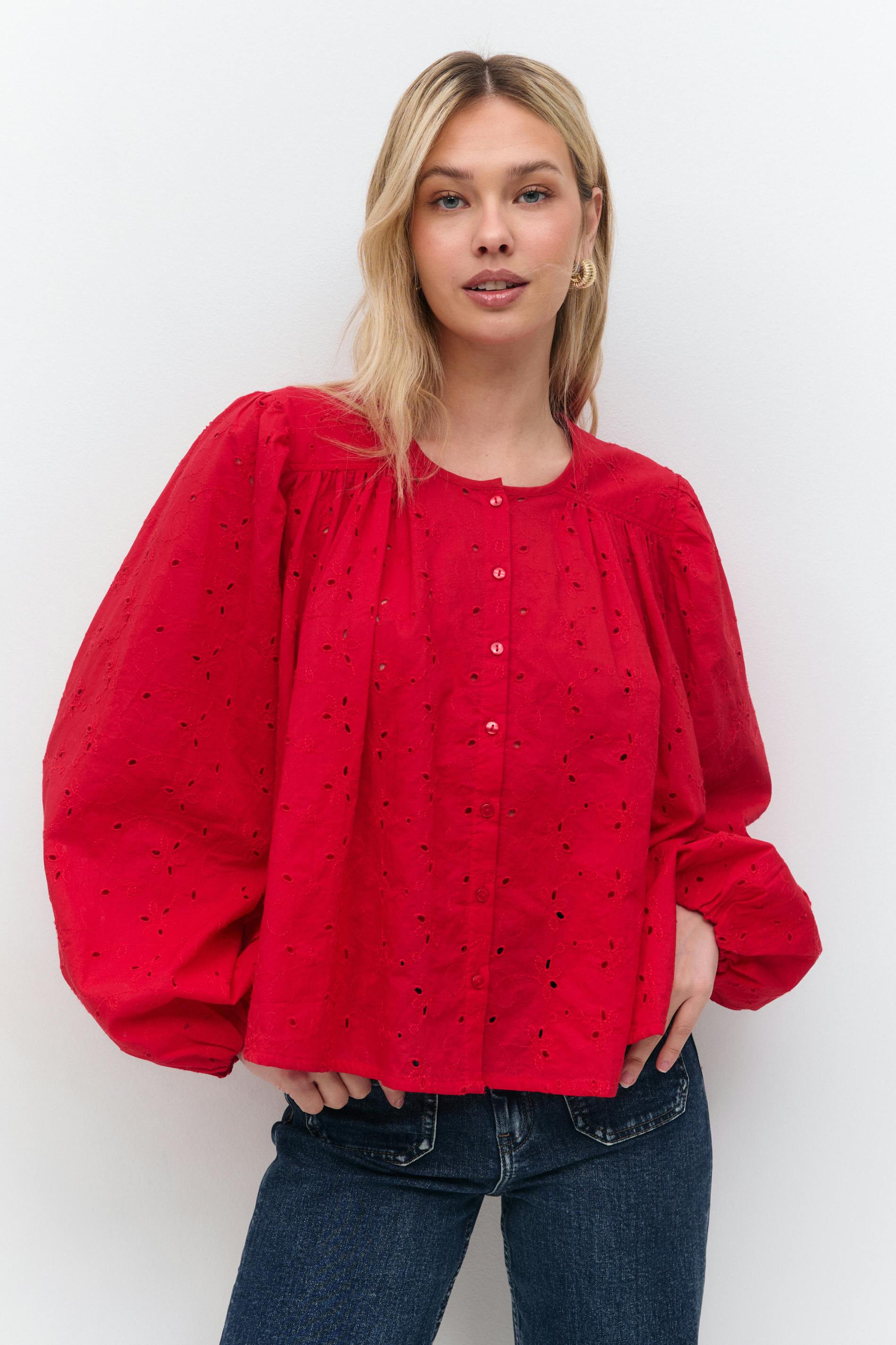Läs mer om Gina Tricot - Anglaise blouse - blusar med puffärm - Rött - L - Dam