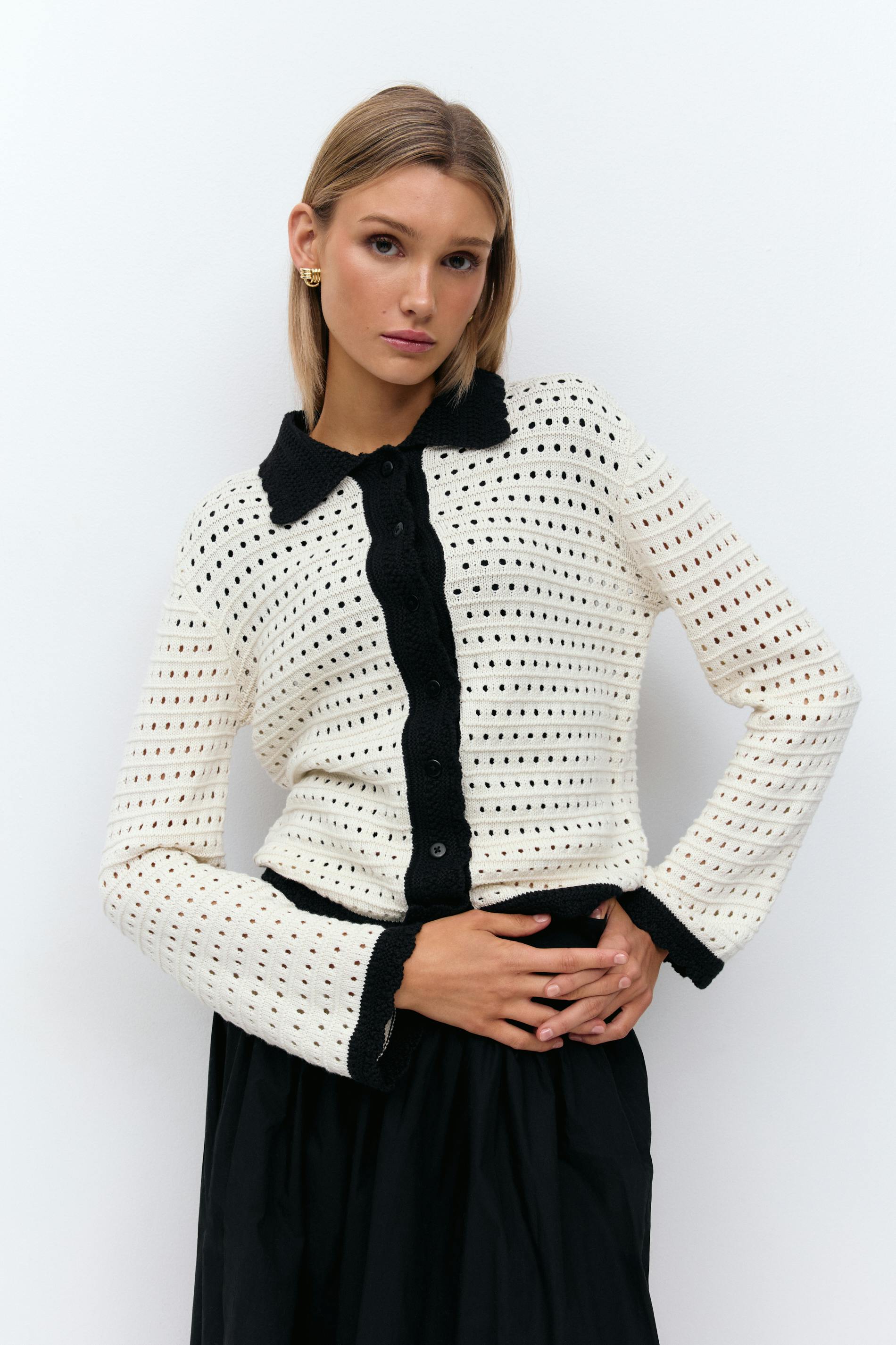 Läs mer om Gina Tricot - Knit contrast cardigan - koftor & cardigans - Vit - L - Dam