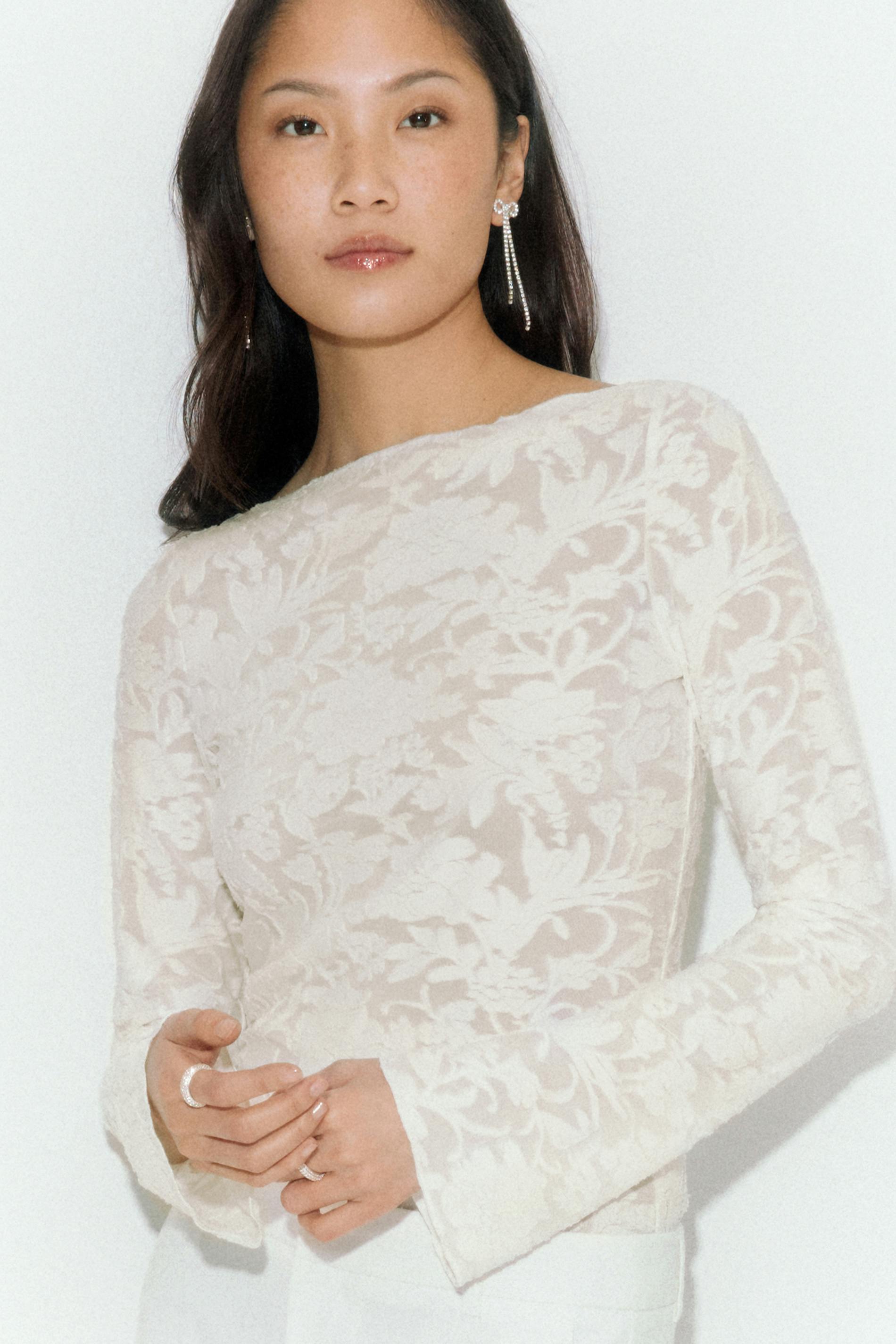 Läs mer om Gina Tricot - Textured top - spetstoppar - Vit - L - Dam