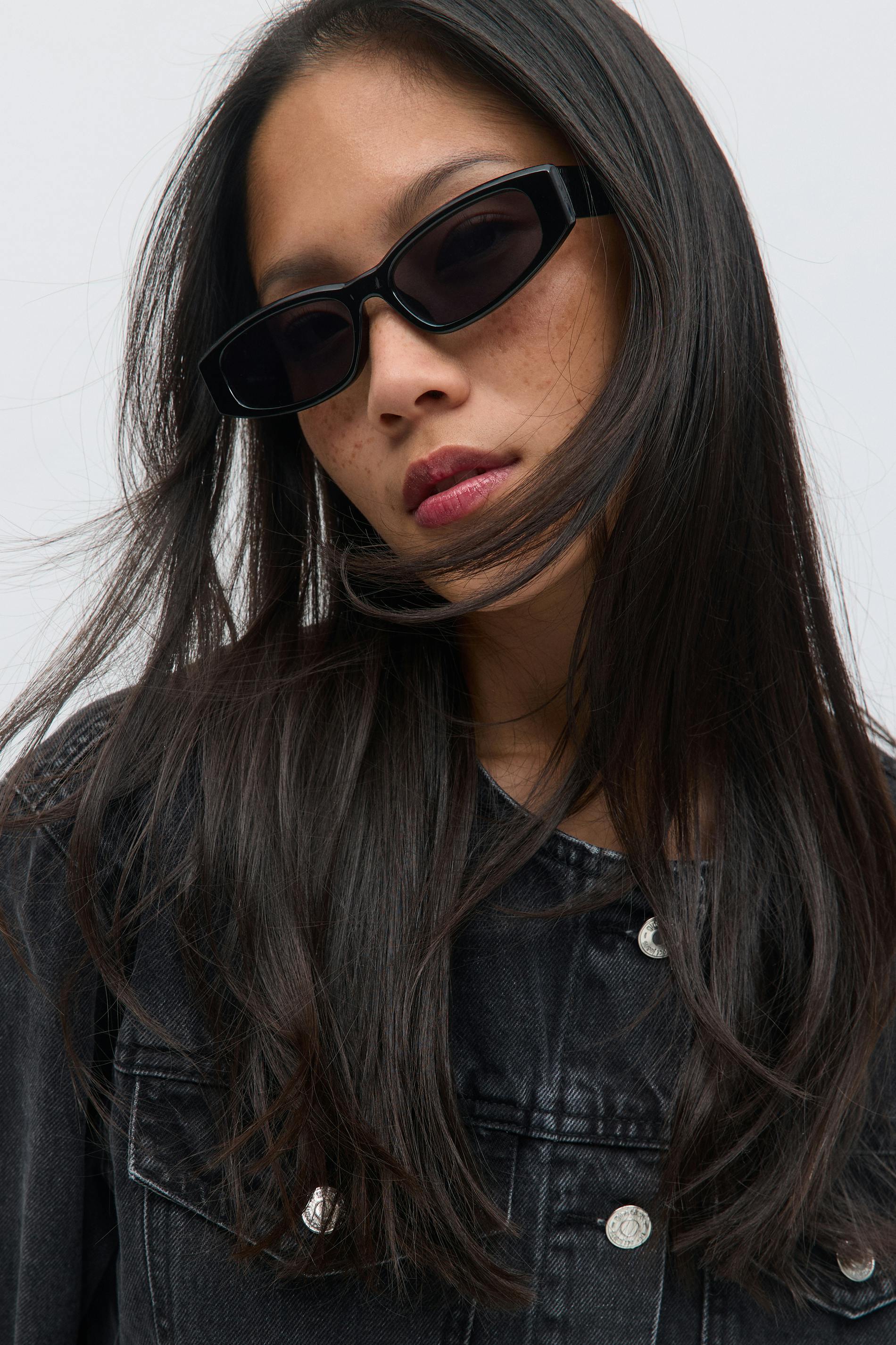 Gina Tricot - Slim sporty sunglasses - Zonnebrillen - Zwart - ONESIZE - Dames