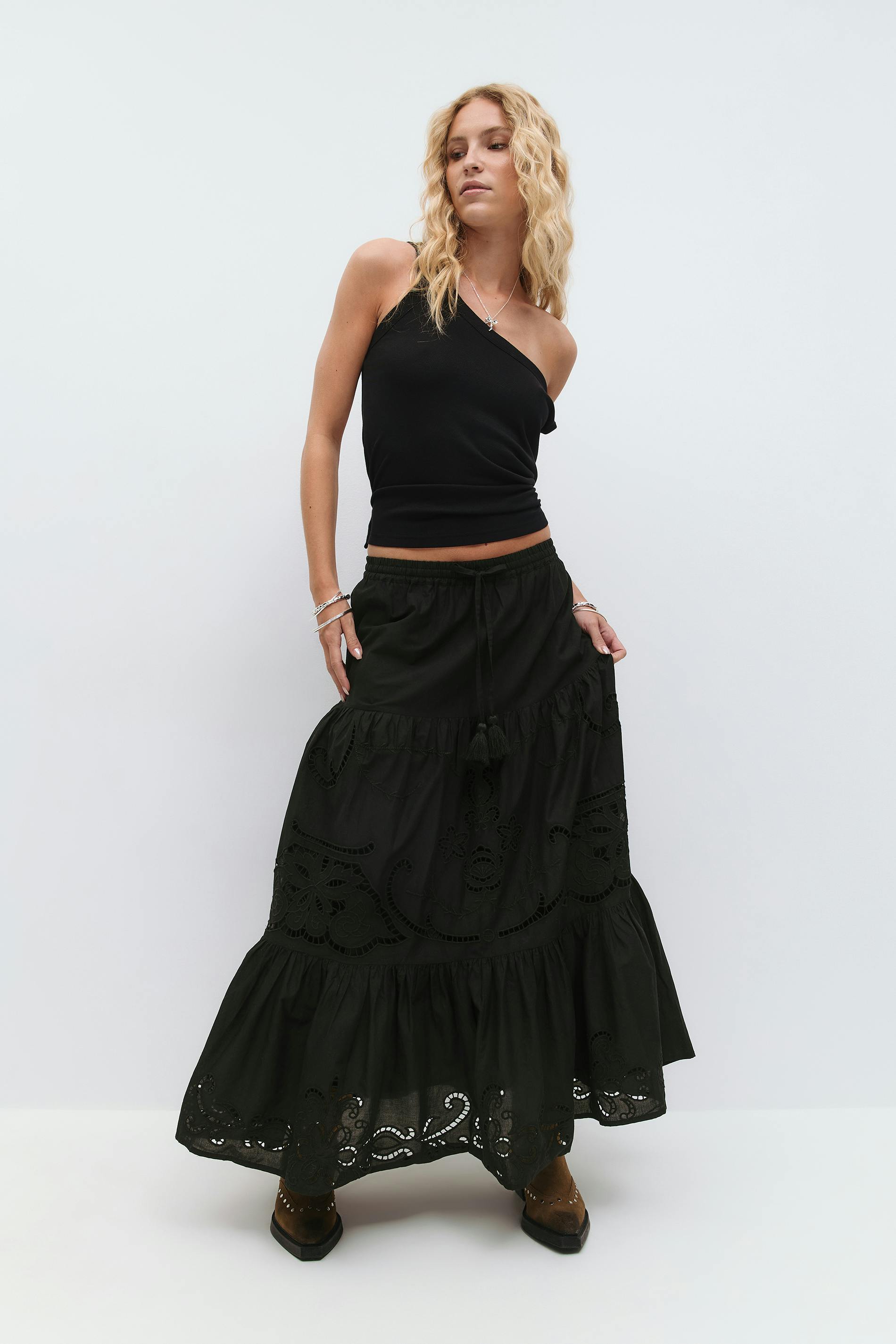 Gina Tricot - Broderie maxi skirt - maxiskjørt - Svart - XS - Dame