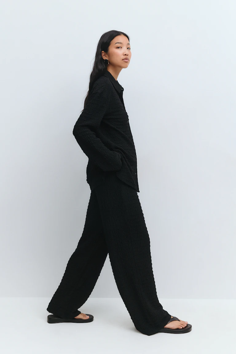 257789000