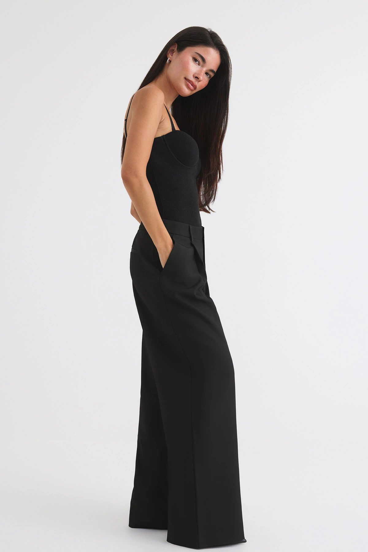 Gina Tricot Mid wide pleated trousers byxor dam – bild 3