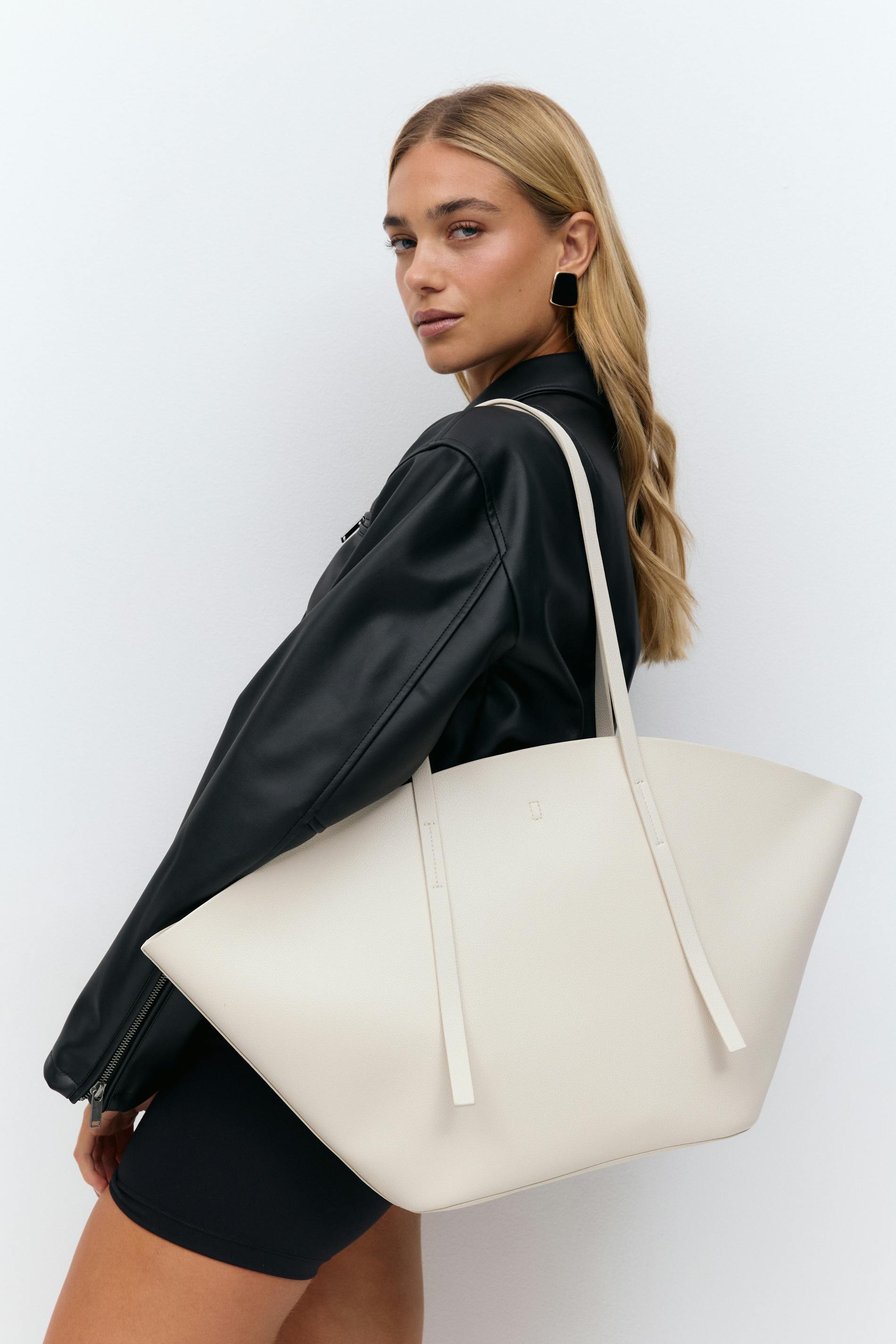 Gina Tricot - Wide shopper bag - Olkalaukut - Valkoinen - ONESIZE - Naiset