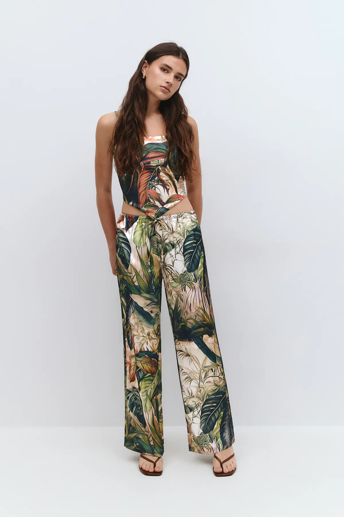 Drawstring satin trousers — byxor med fickor från Gina Tricot