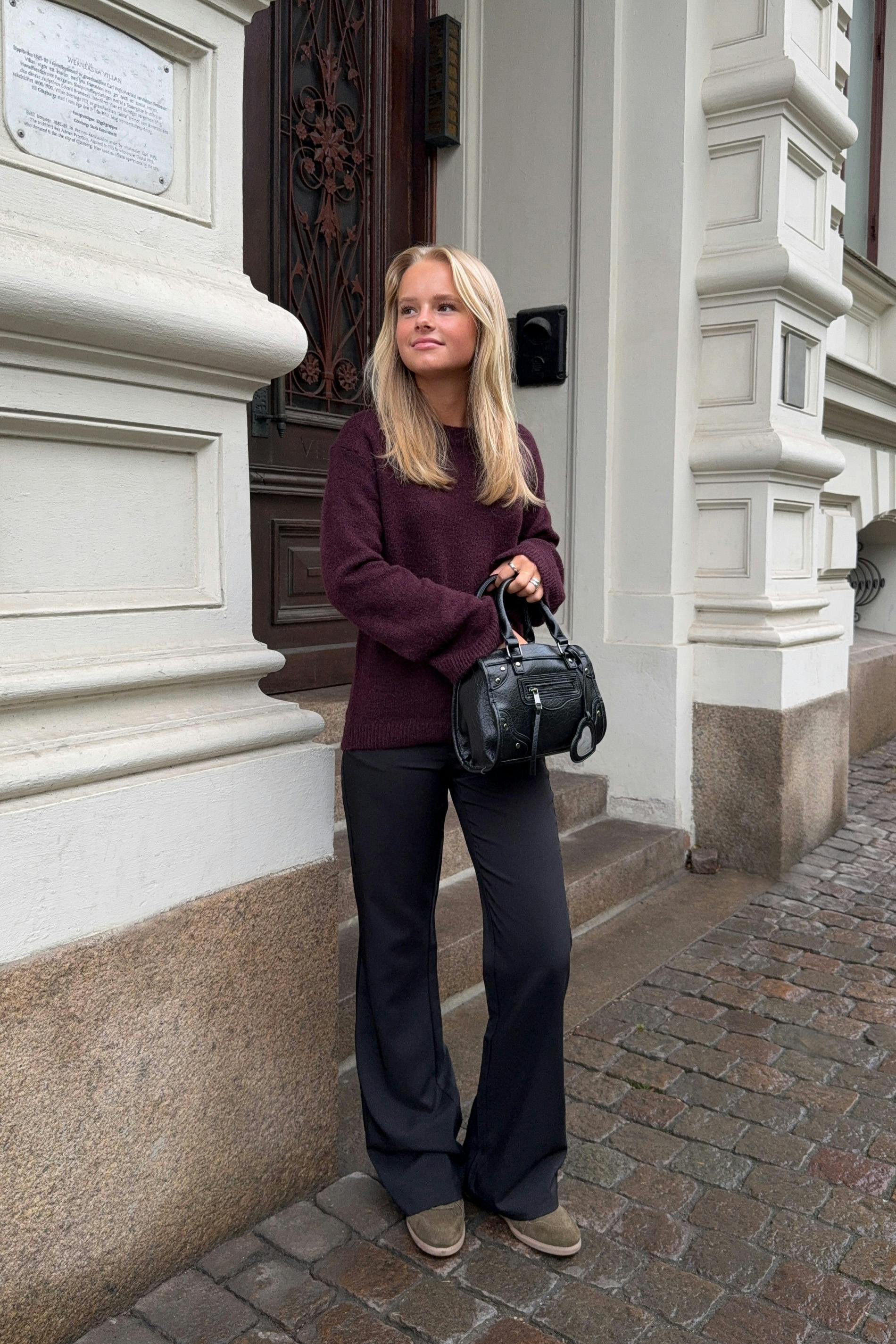 Y oversized knitted sweater