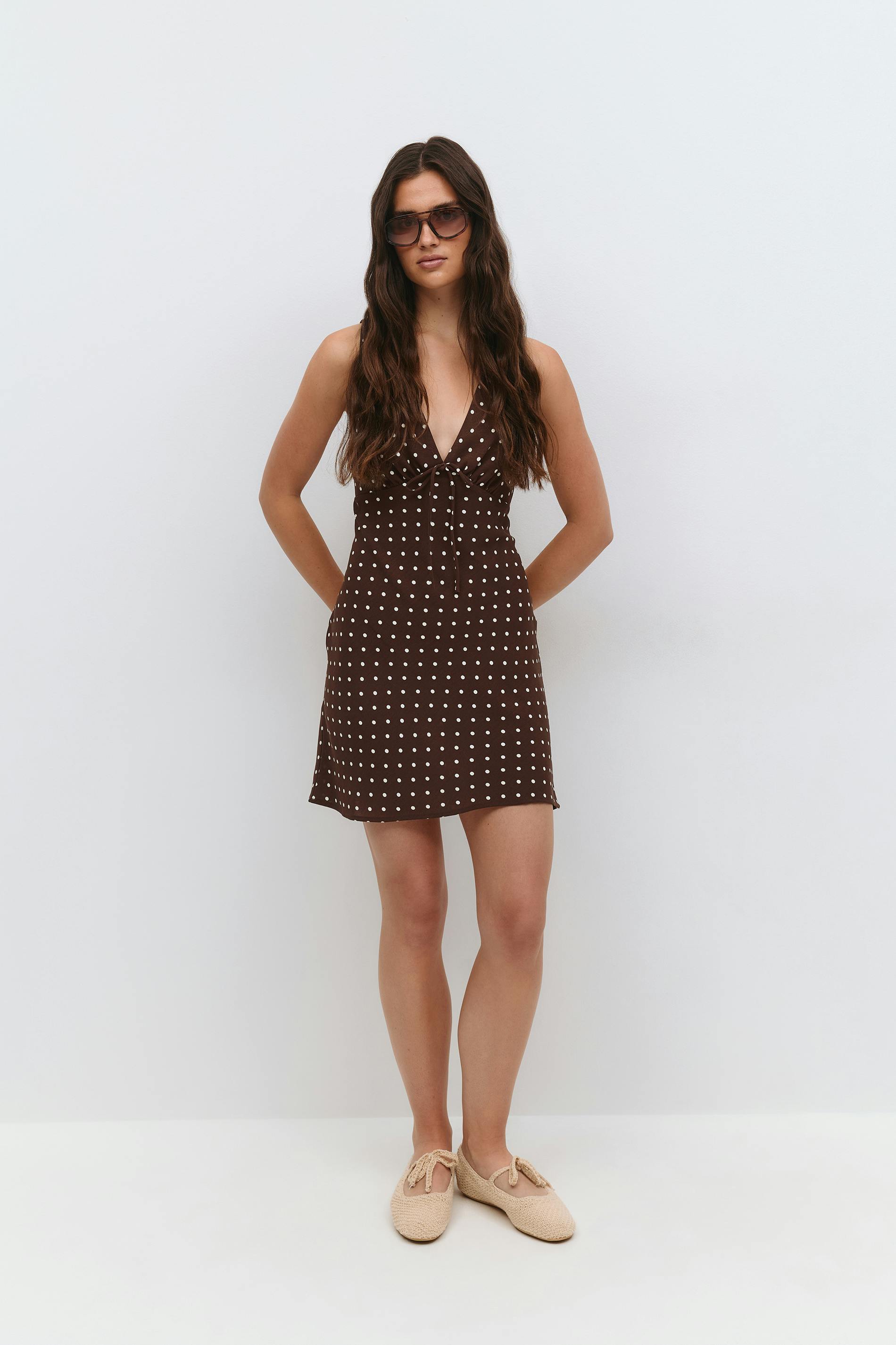 Läs mer om Gina Tricot - Mini slip dress - miniklänningar - Brun - 34 - Dam