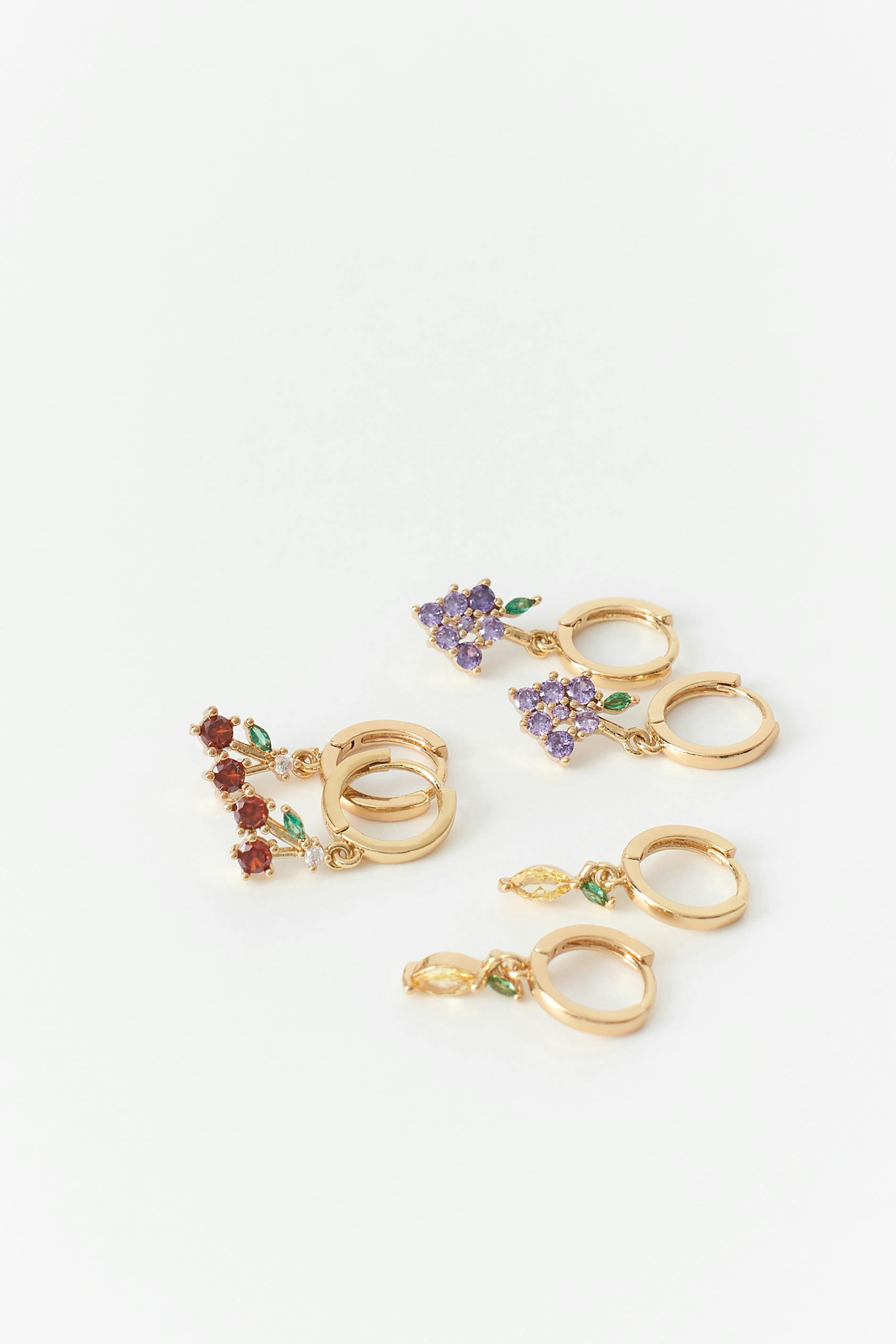 Läs mer om Gina Tricot - Berry 3-pack earrings - örhängen - Guld - ONESIZE - Dam