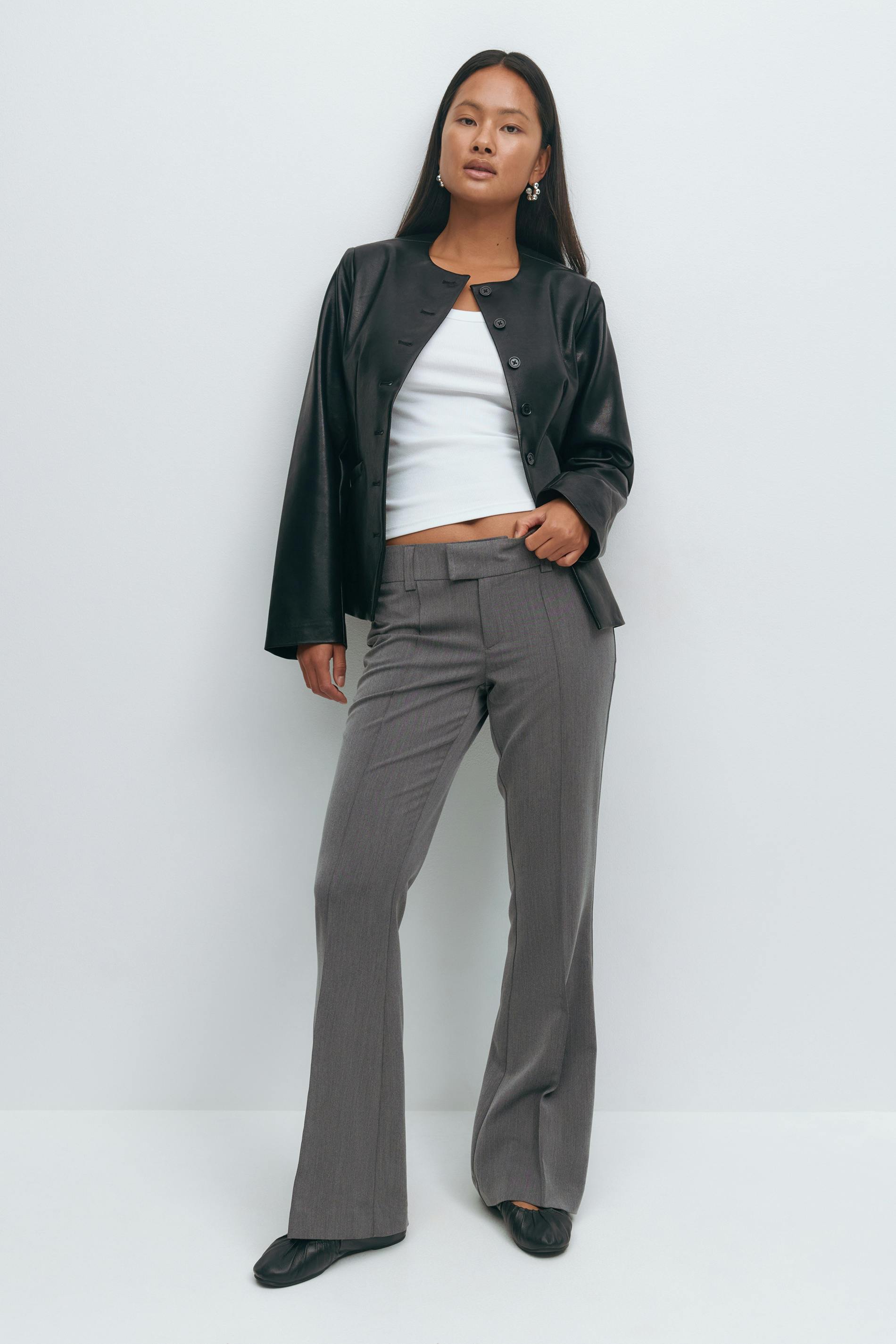 Gina Tricot - Low waist bootcut trousers - utsvingte dressbukser - Grå - 34 - Dame
