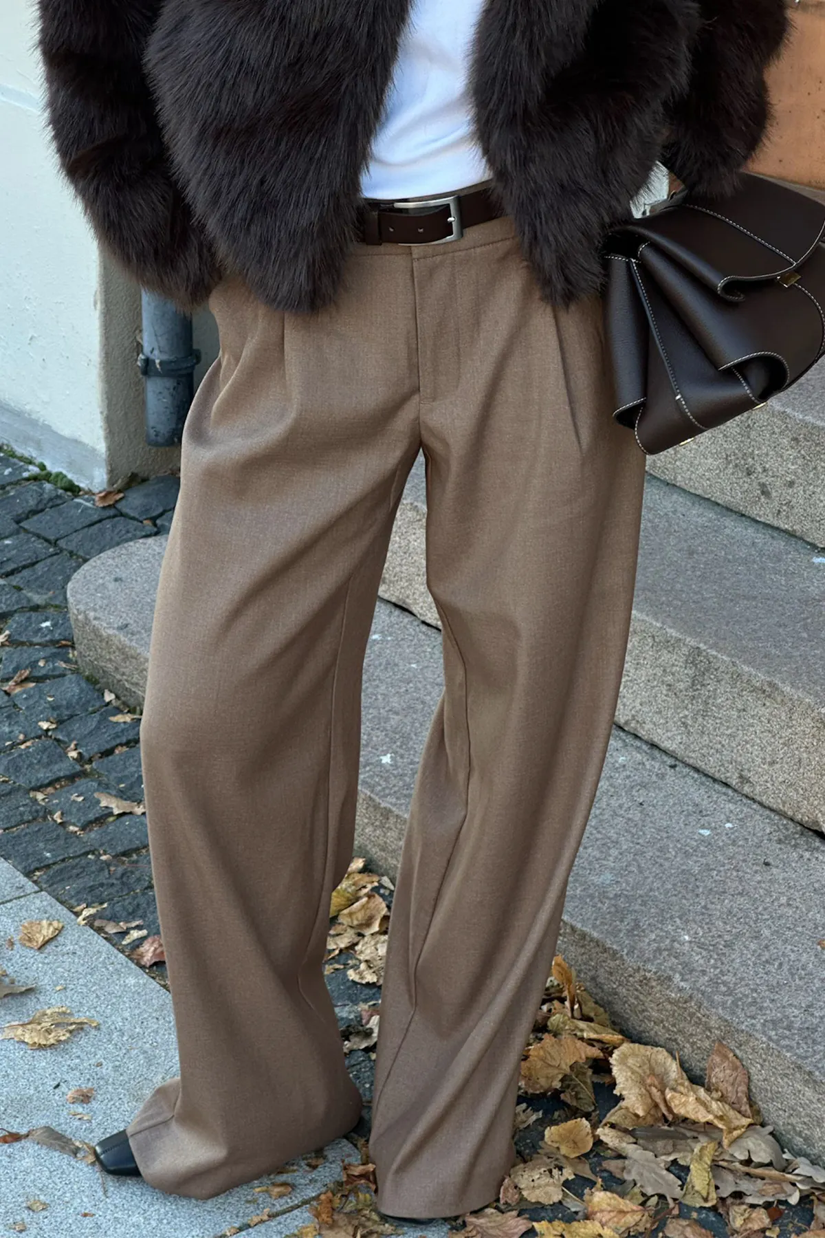 Wide pleated trousers