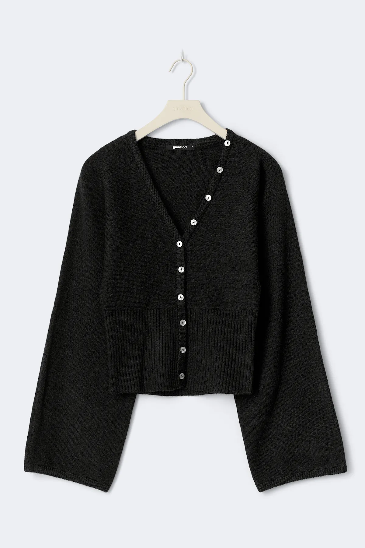 Fitted waist knitted cardigan - Black - Women - Gina Tricot