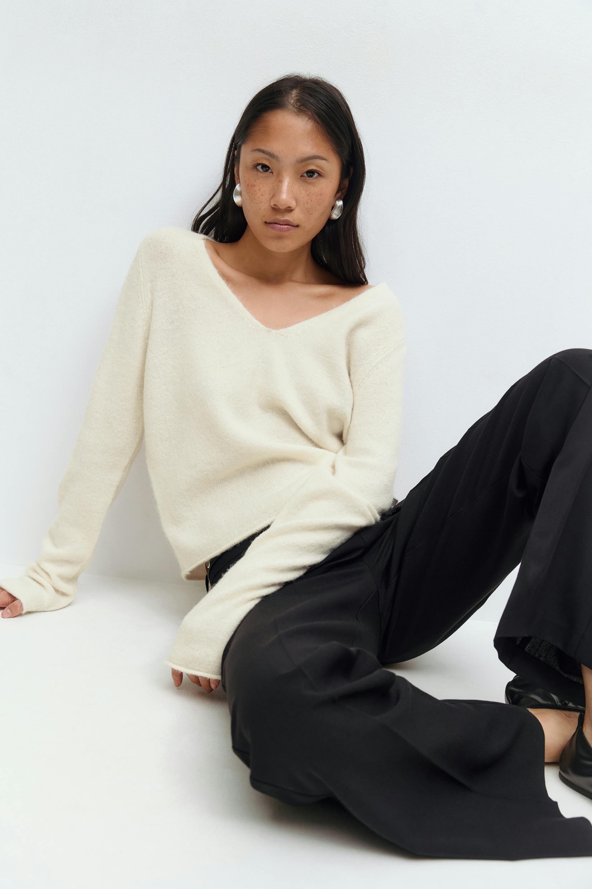 Asymmetric knitted cardigan - White - Women - Gina Tricot